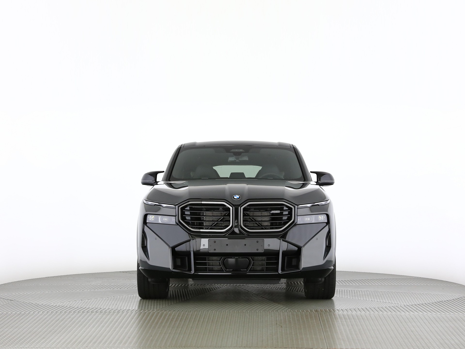 BMW XM 50e Plug-in Hybrid-image-4