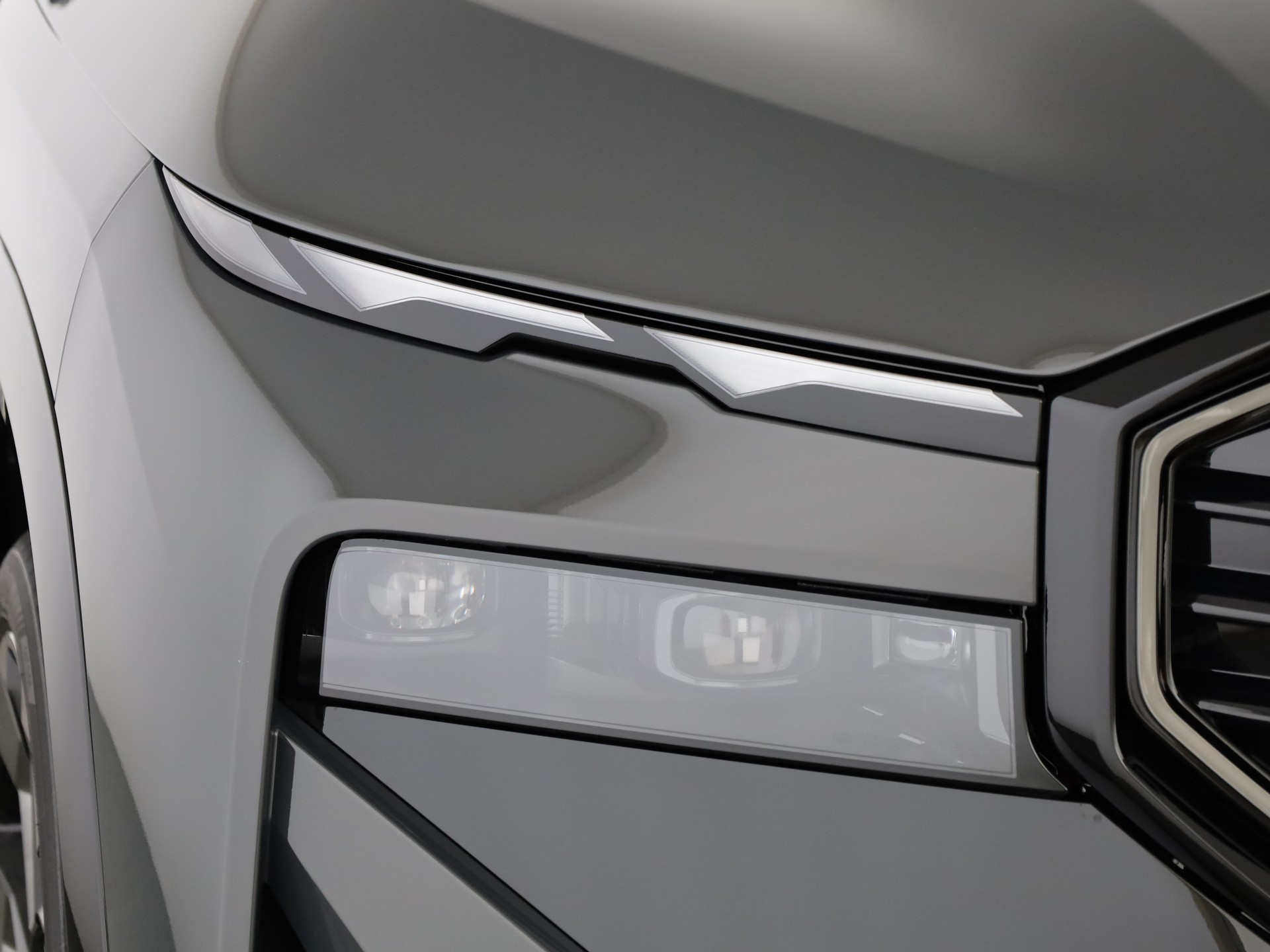 BMW XM 50e Plug-in Hybrid-image-5