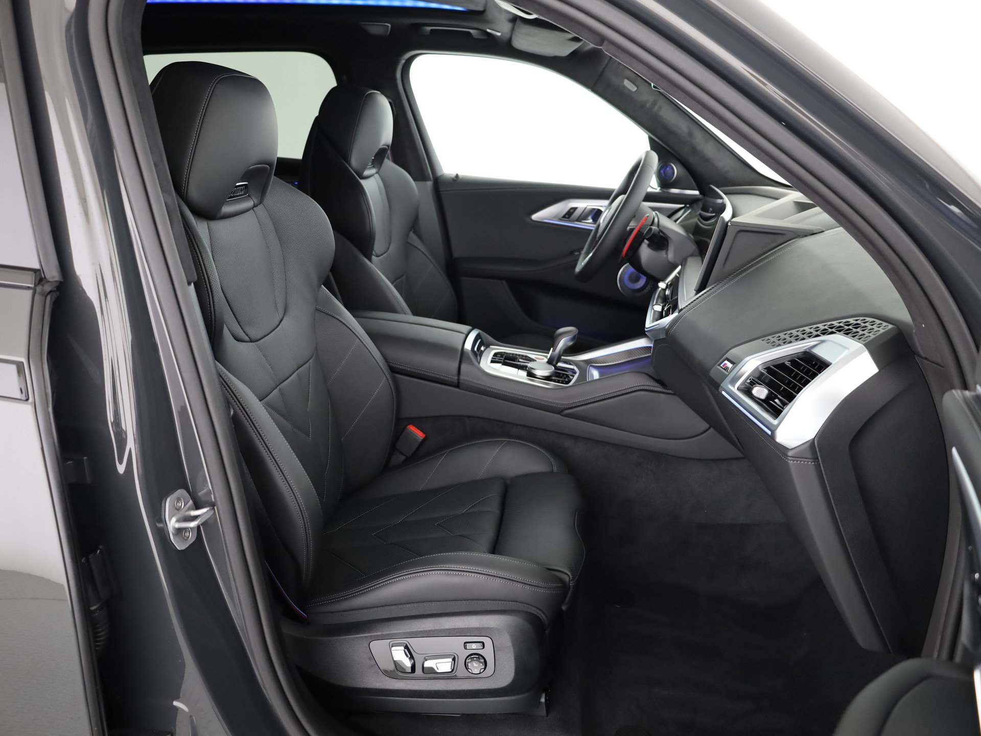 BMW XM 50e Plug-in Hybrid-image-18