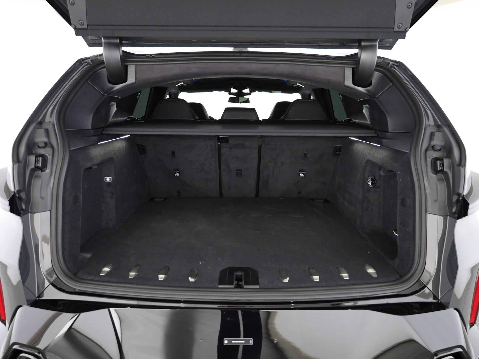BMW XM 50e Plug-in Hybrid-image-7