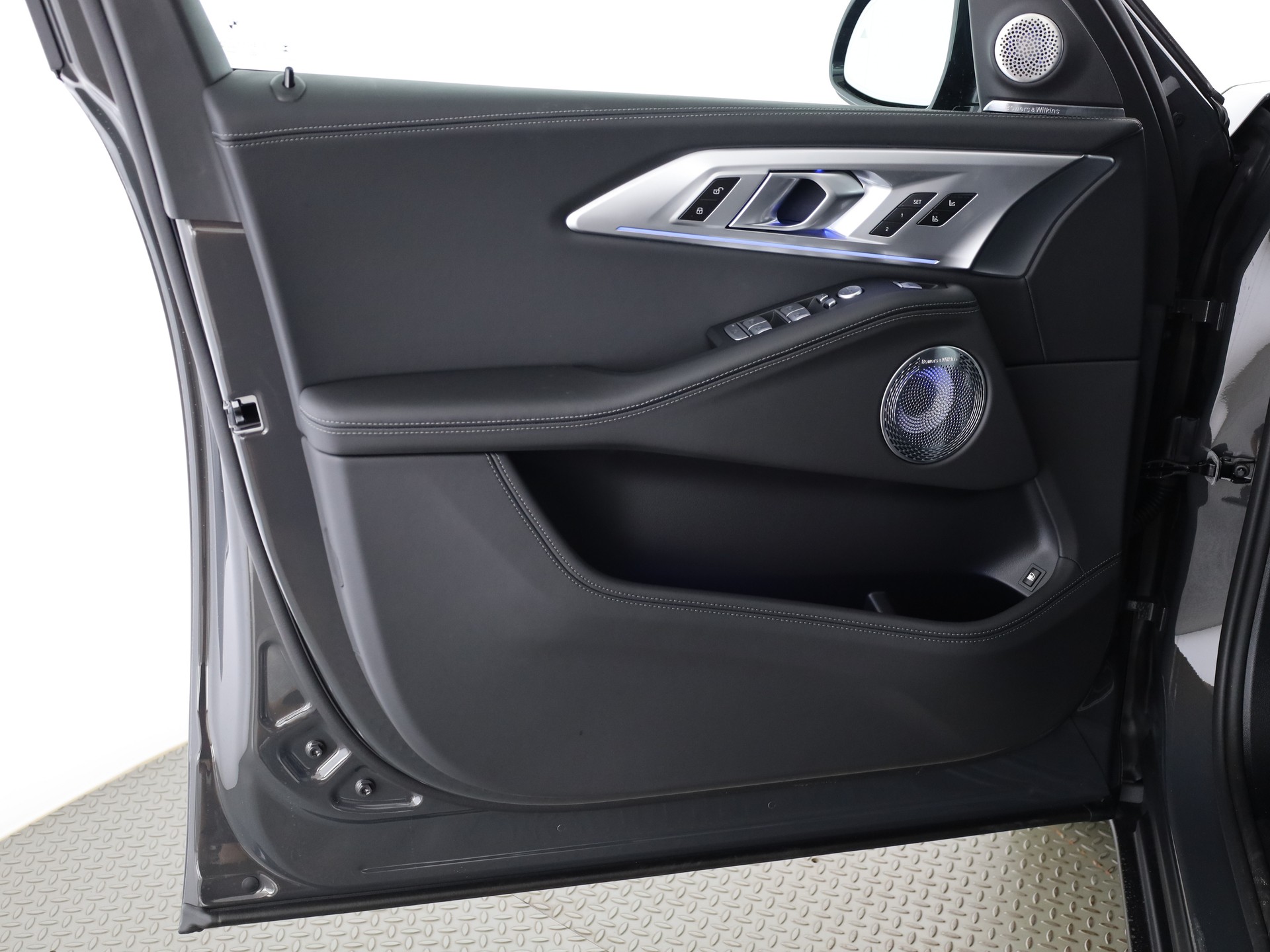 BMW XM 50e Plug-in Hybrid-image-14