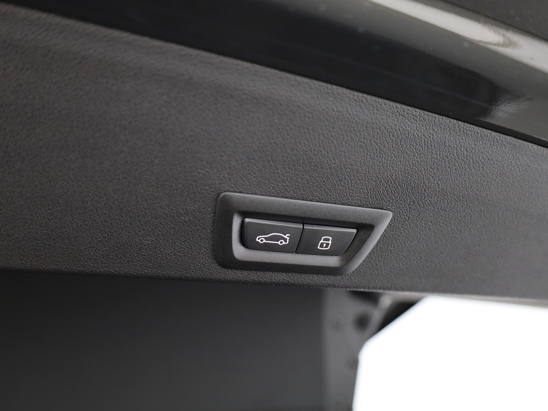 BMW XM 50e Plug-in Hybrid-image-8