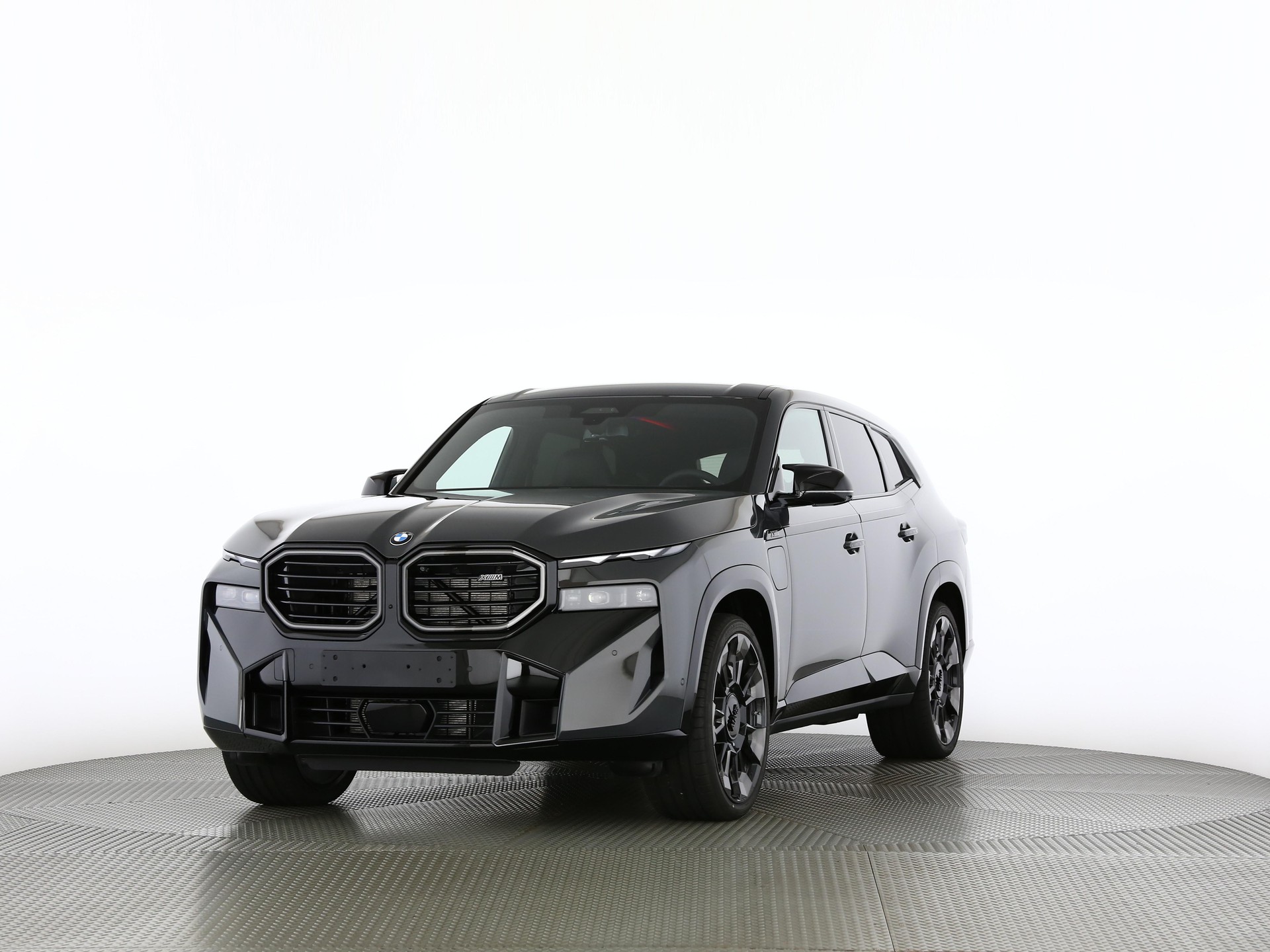 BMW XM 50e Plug-in Hybrid-image-0