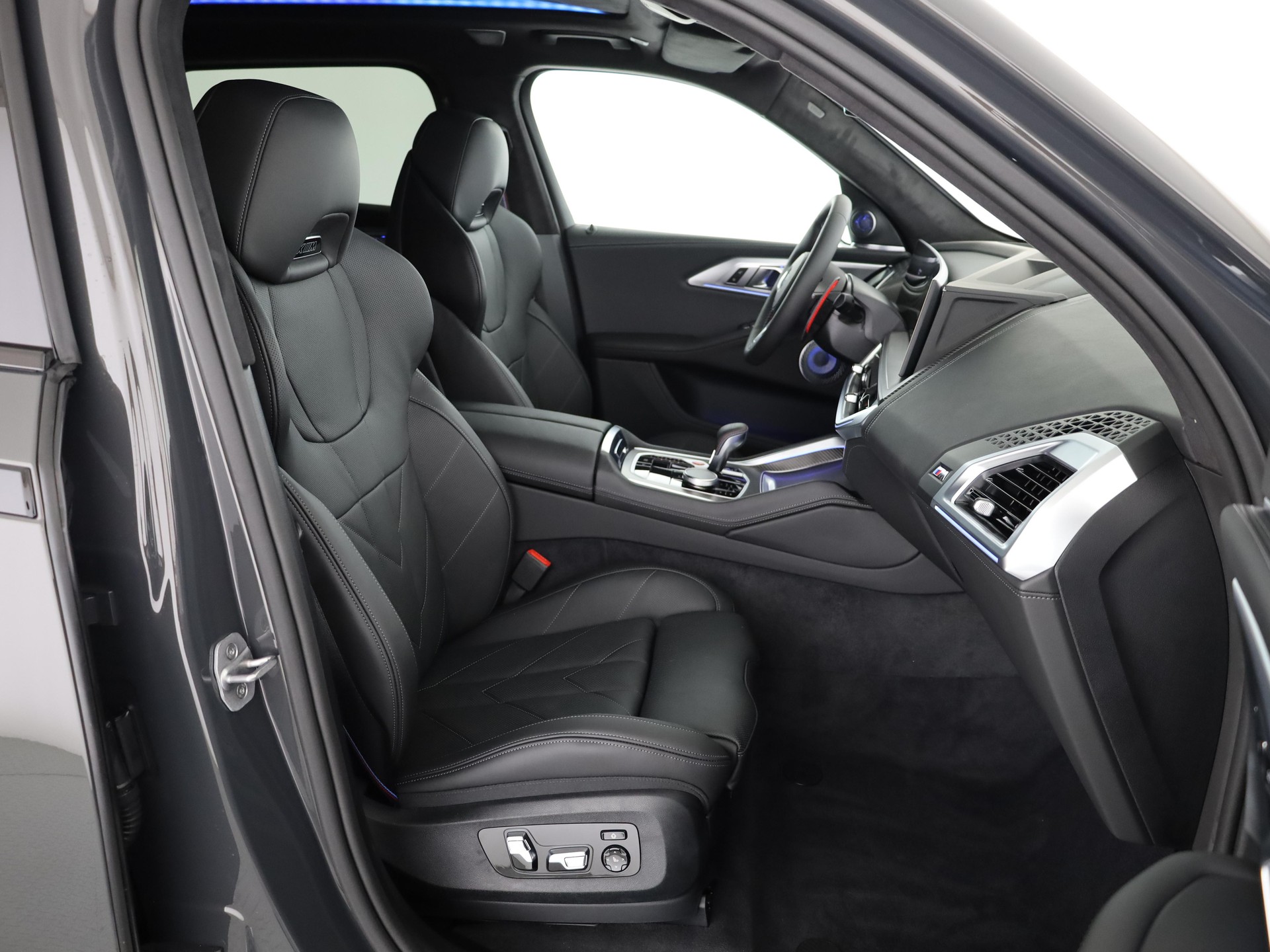 BMW XM 50e Plug-in Hybrid-image-18