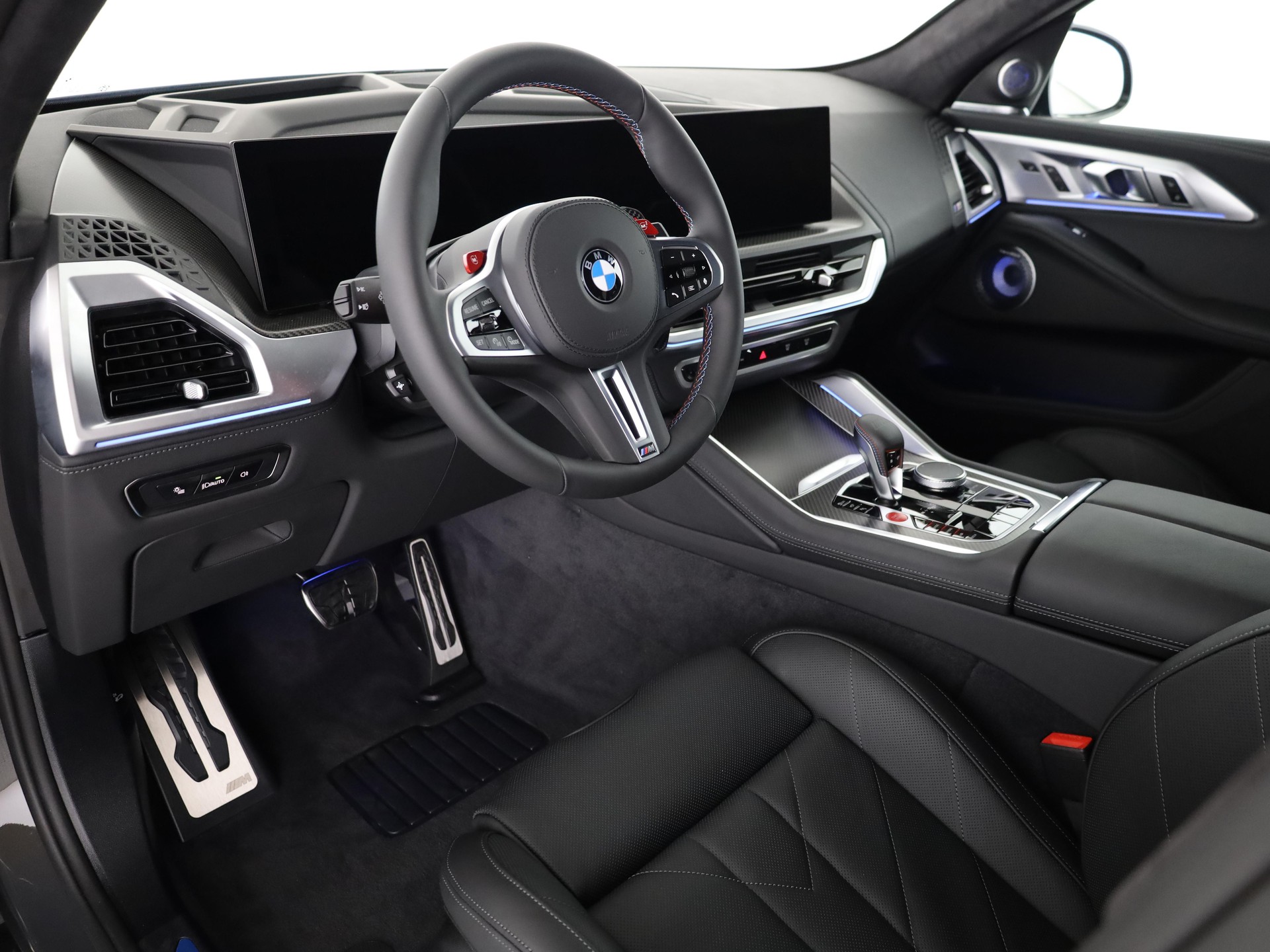 BMW XM 50e Plug-in Hybrid-image-16