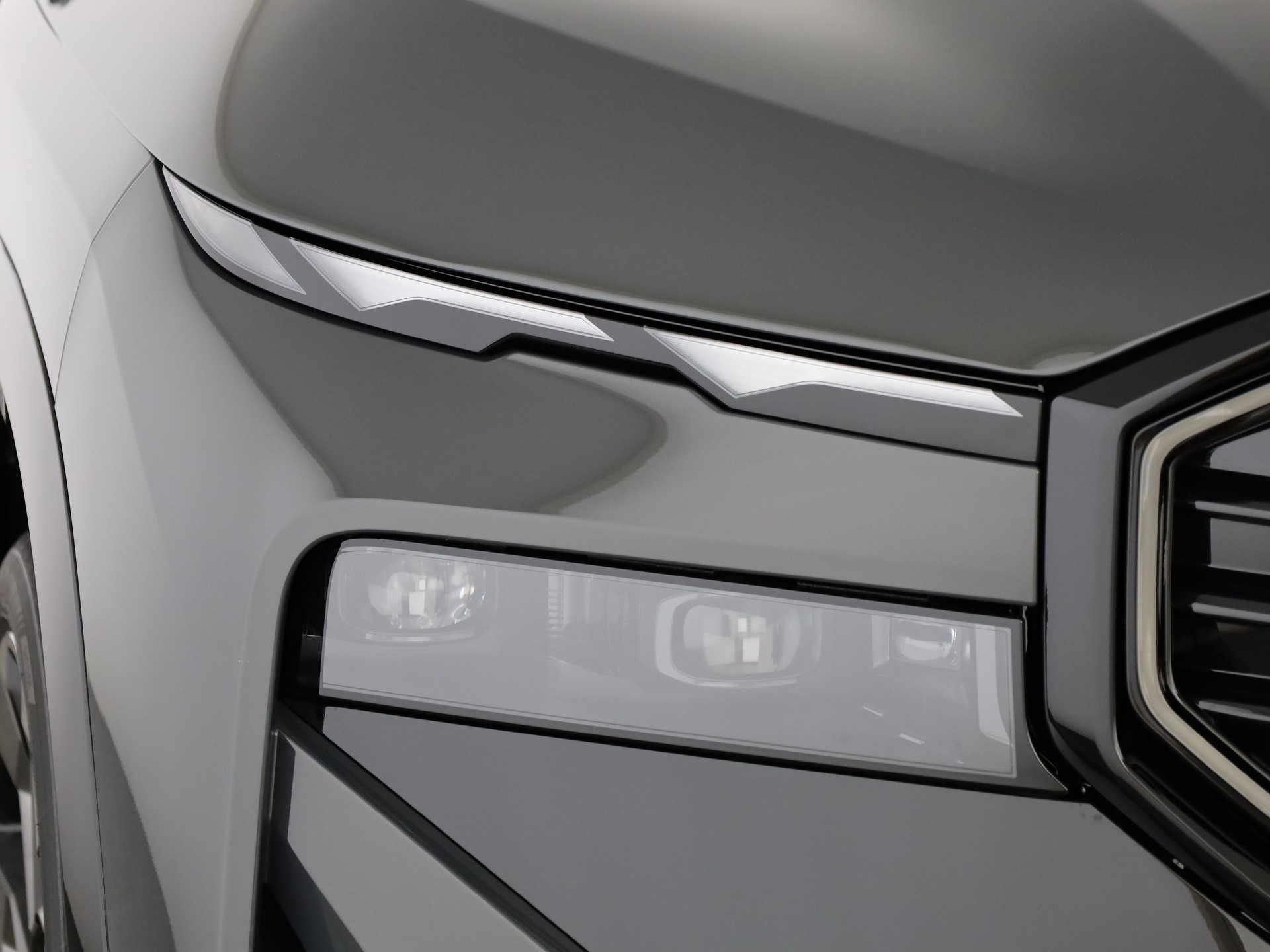 BMW XM 50e Plug-in Hybrid-image-5