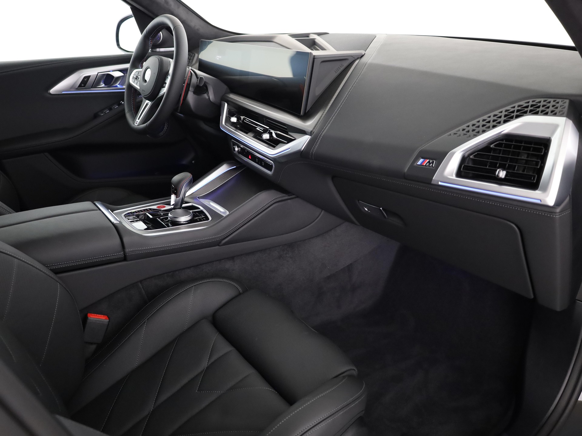 BMW XM 50e Plug-in Hybrid-image-17