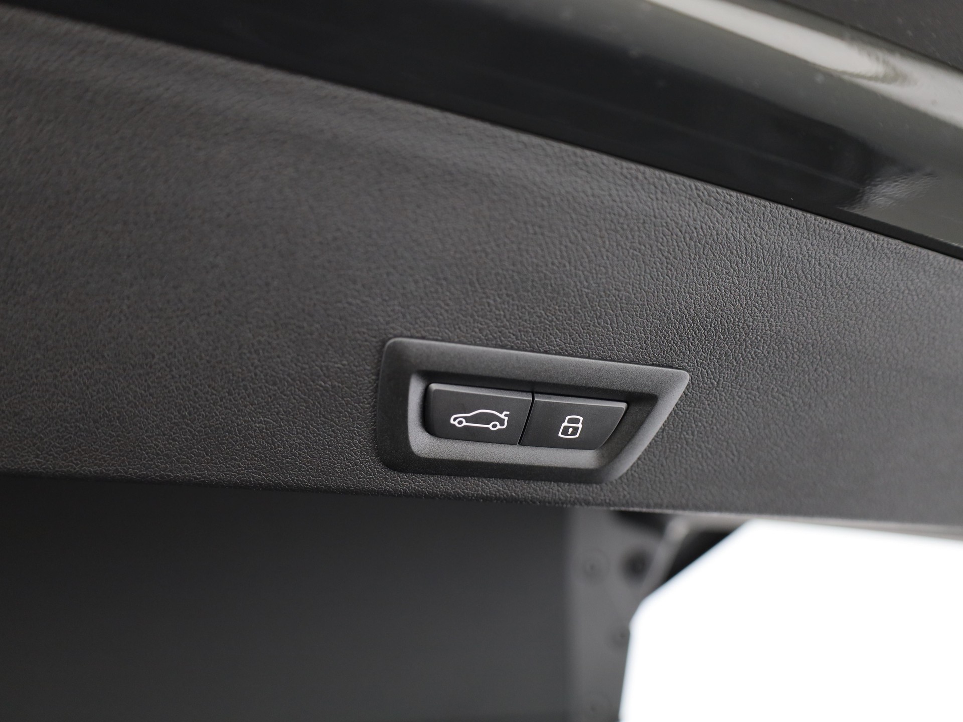 BMW XM 50e Plug-in Hybrid-image-8
