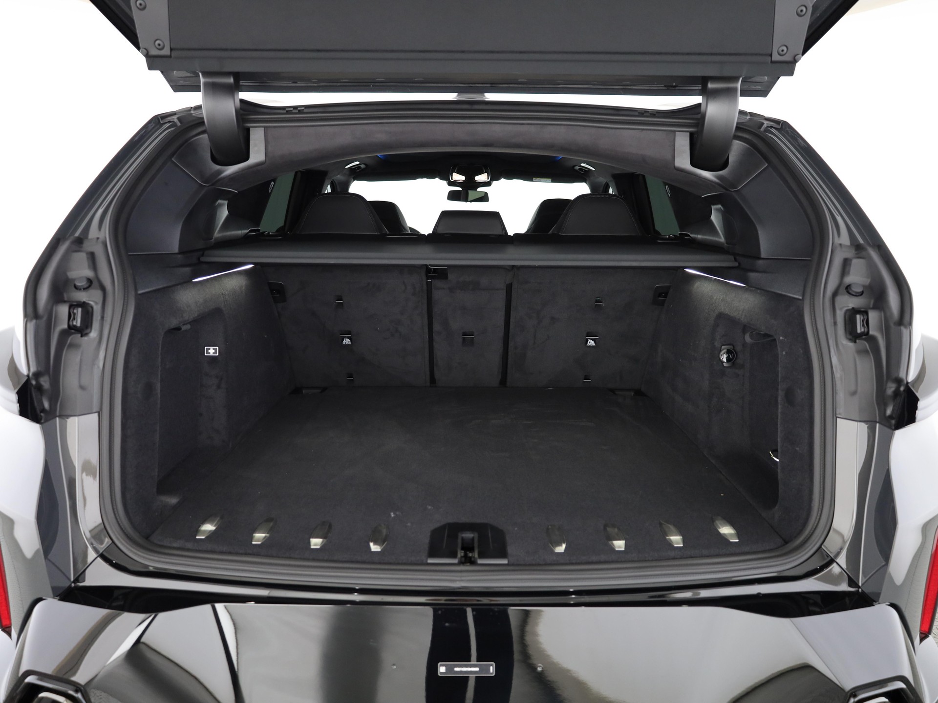 BMW XM 50e Plug-in Hybrid-image-7