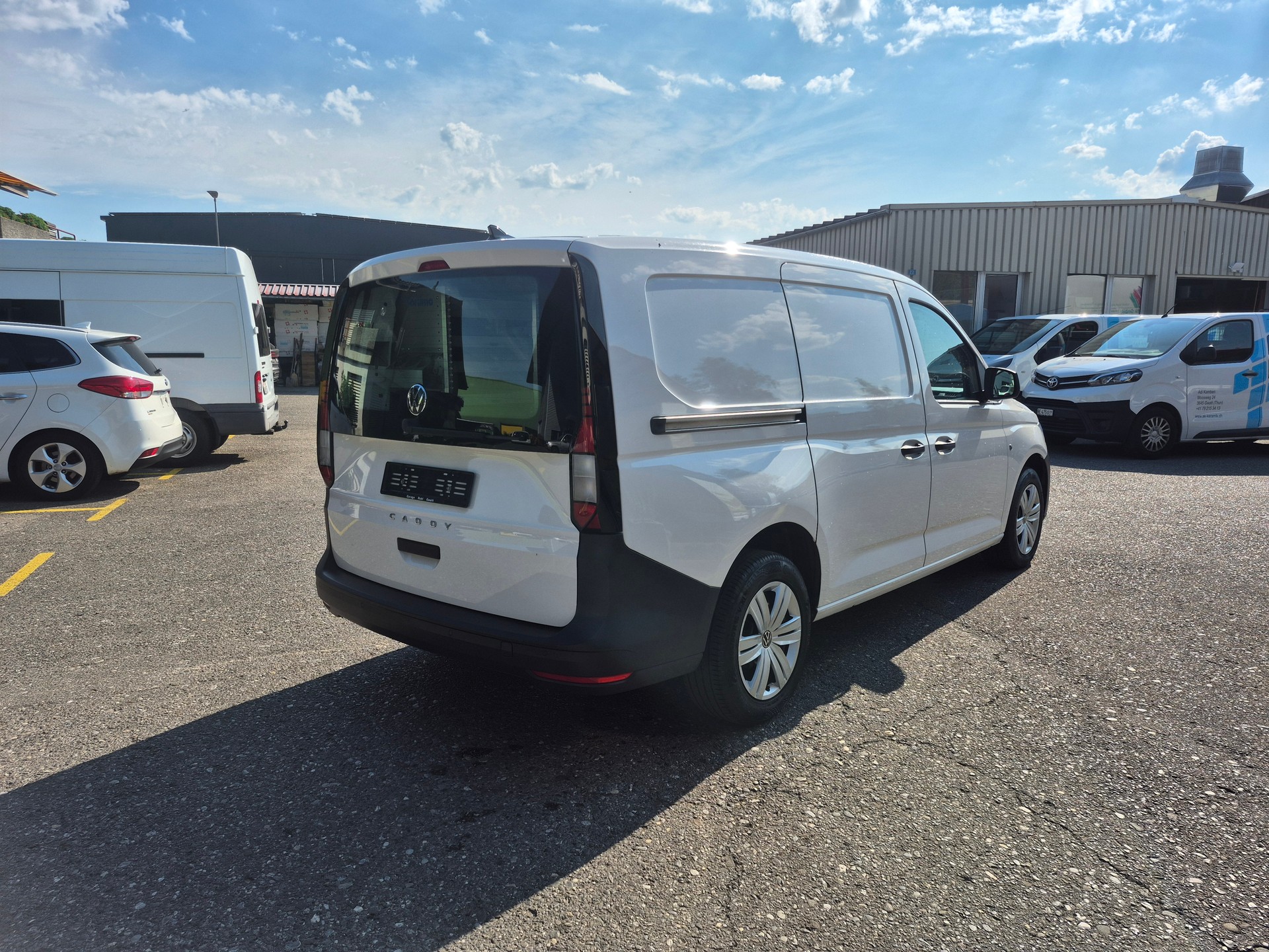 VW Caddy Cargo 2.0TDI Maxi-image-4