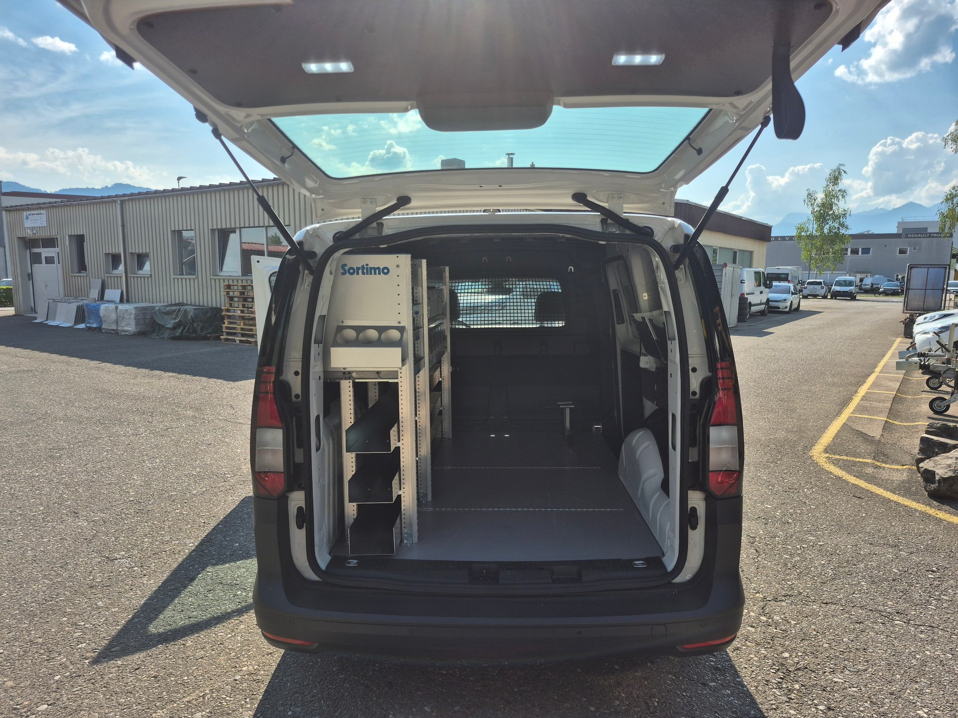VW Caddy Cargo 2.0TDI Maxi-image-9