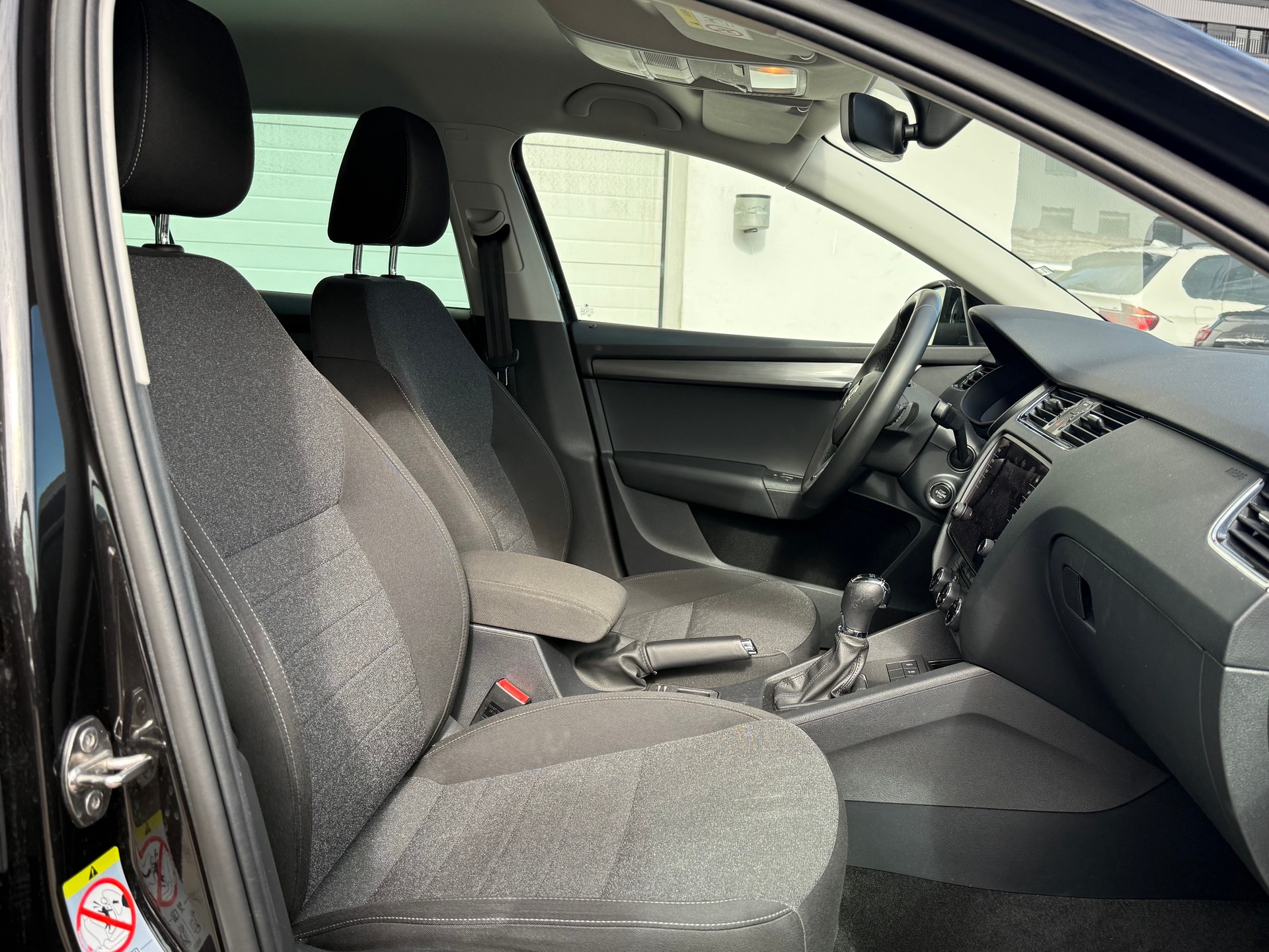 SKODA Octavia Combi 2.0 TDI Soleil 4x4 DSG-image-9