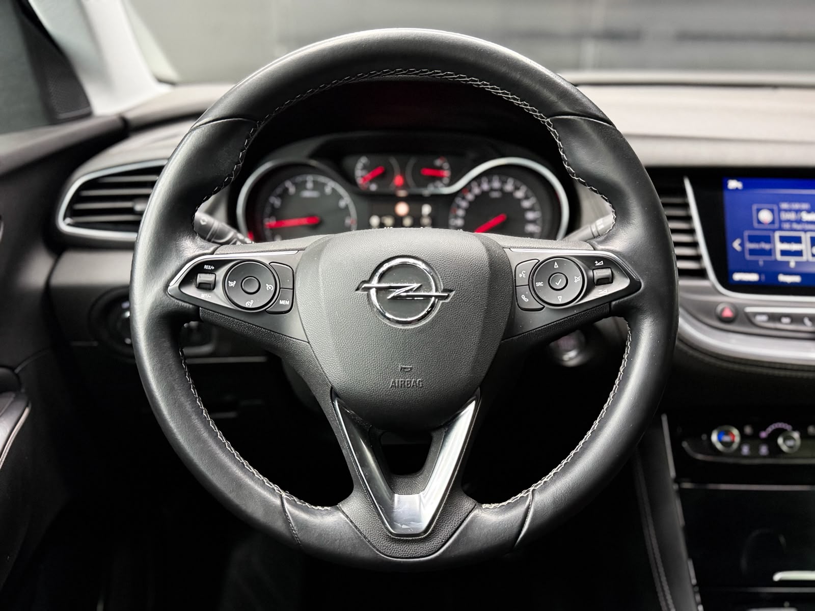 OPEL Grandland X 1.6 TP Ultimate Automatik-image-10