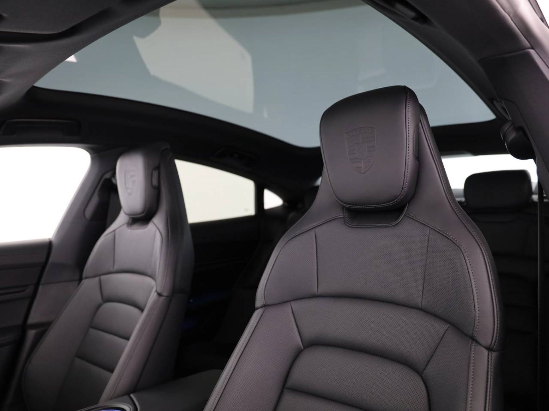 PORSCHE Taycan 4S Black Edition-image-4