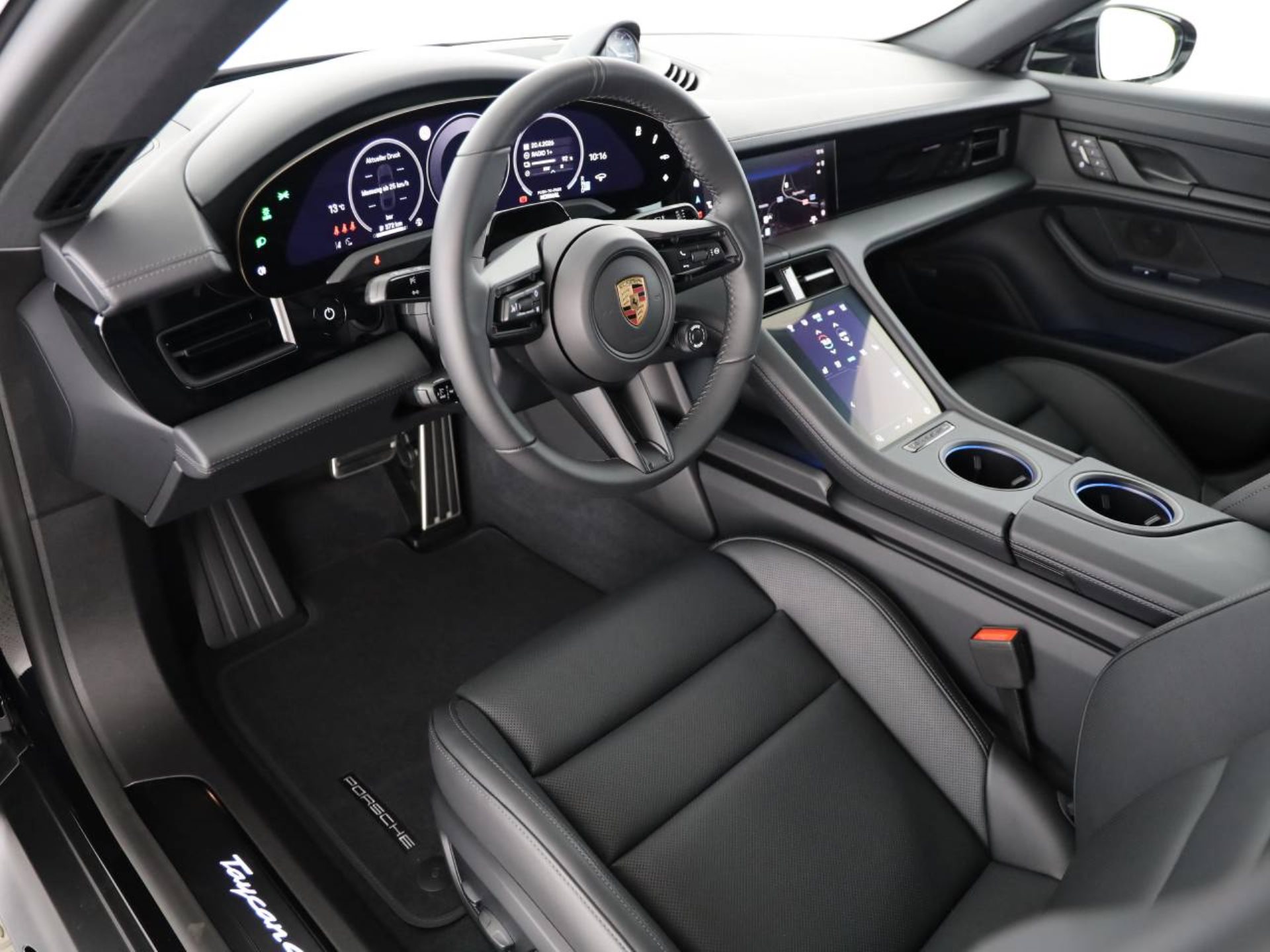 PORSCHE Taycan 4S Black Edition-showroom-element-3