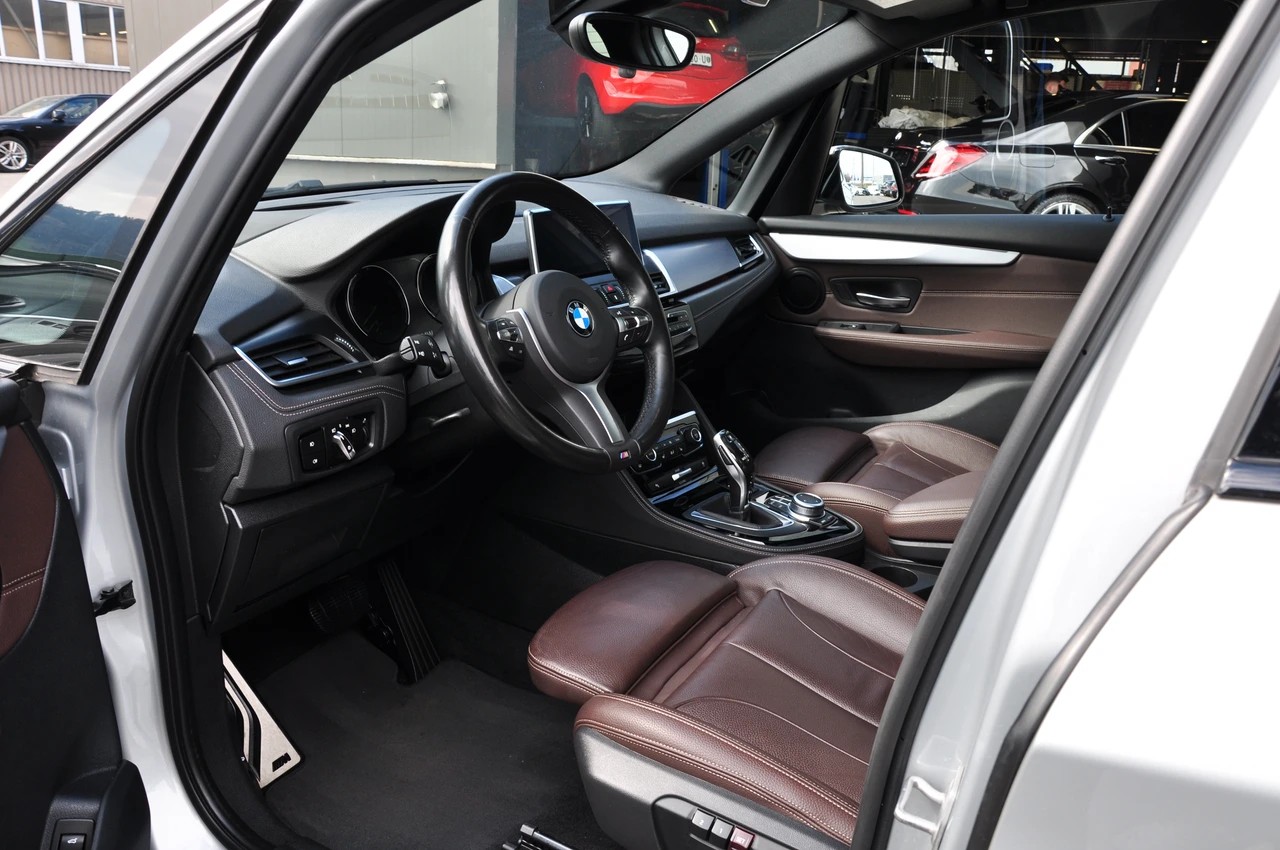 BMW 220d xDrive Active Tourer Steptronic M Sport-image-11