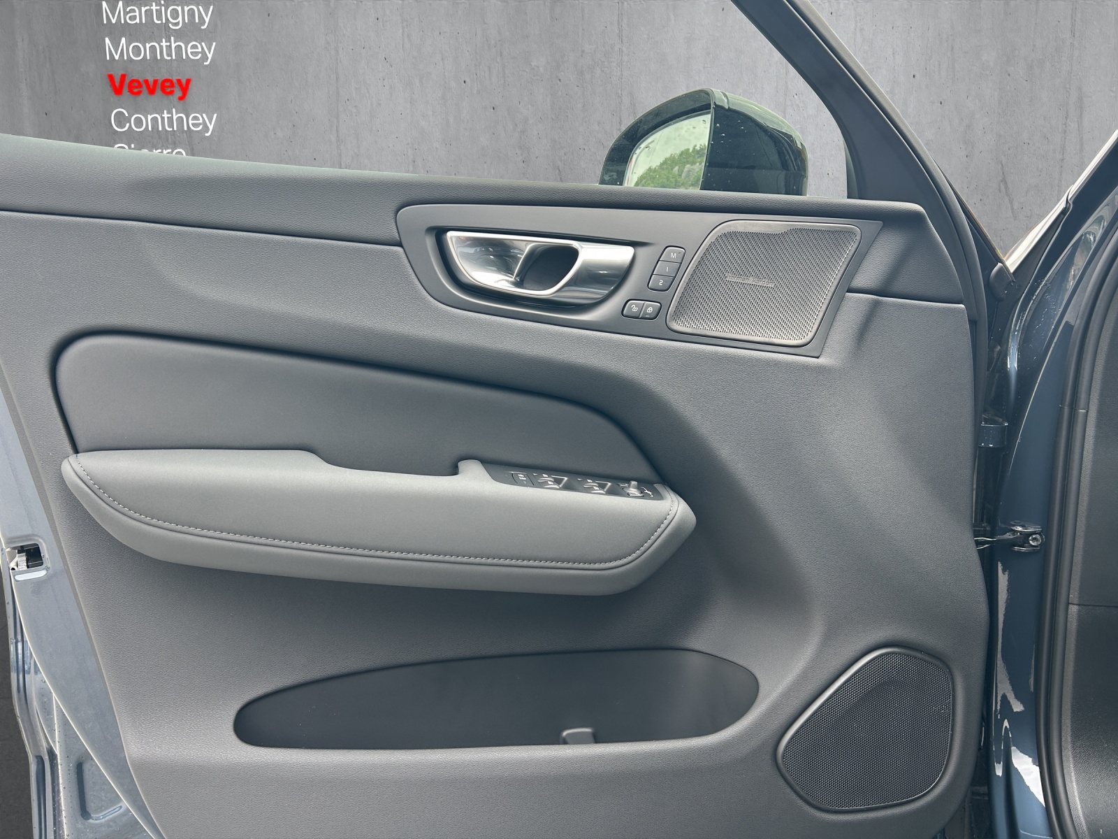 VOLVO XC60 T6 eAWD PluginHybrid Black Edition Geartronic-image-8
