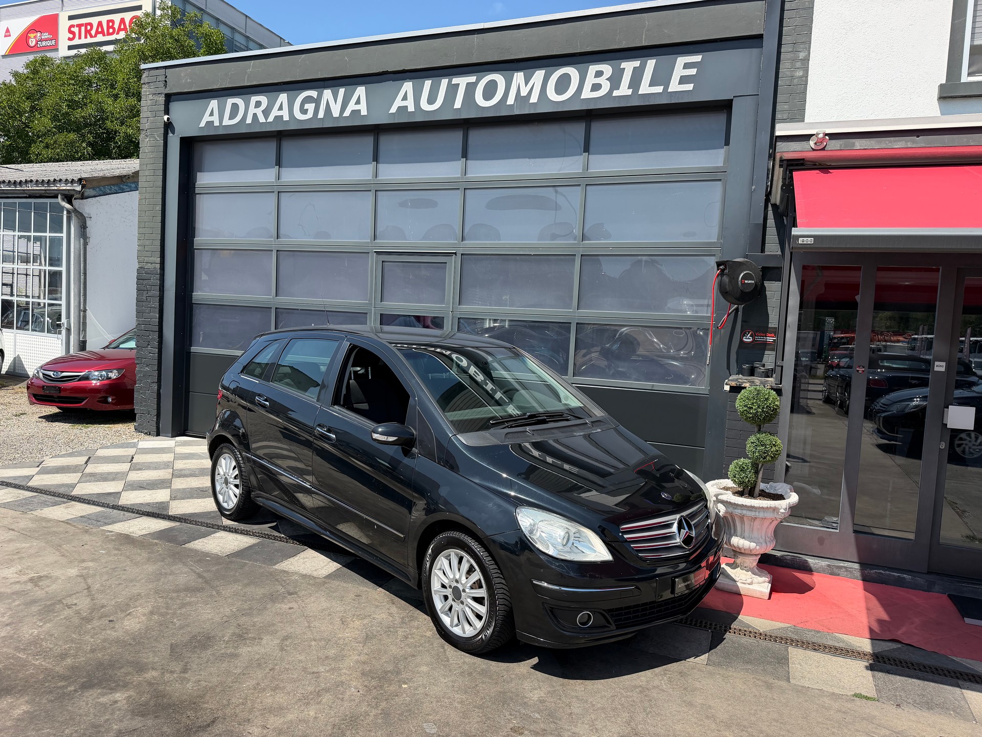 MERCEDES-BENZ B 170-showroom-element-1