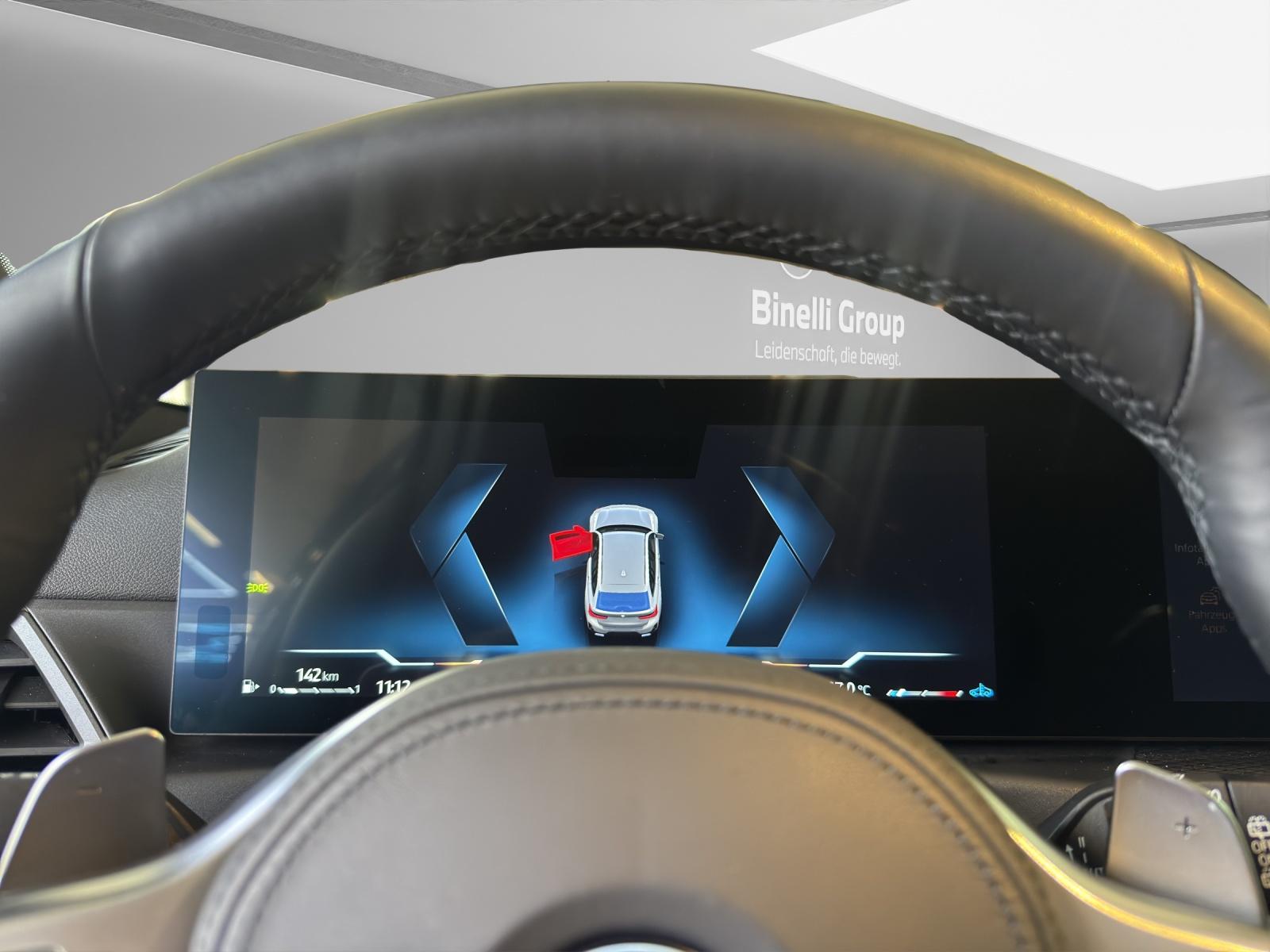 BMW M340i xDrive Touring-image-12