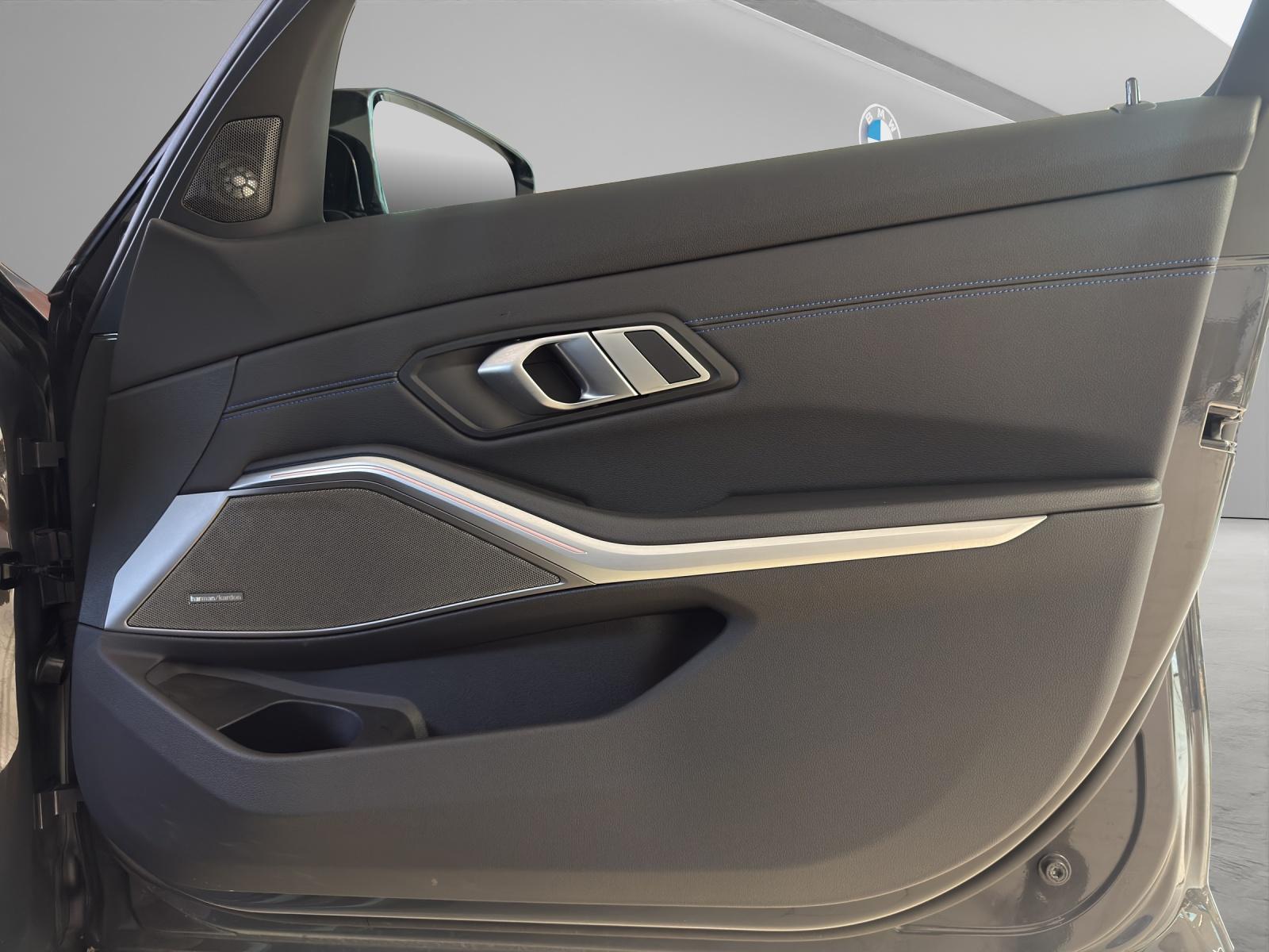 BMW M340i xDrive Touring-image-19