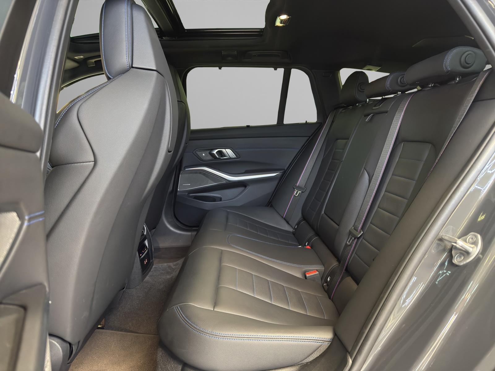 BMW M340i xDrive Touring-image-14