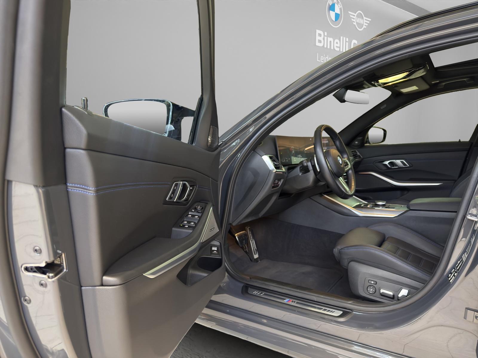 BMW M340i xDrive Touring-image-10