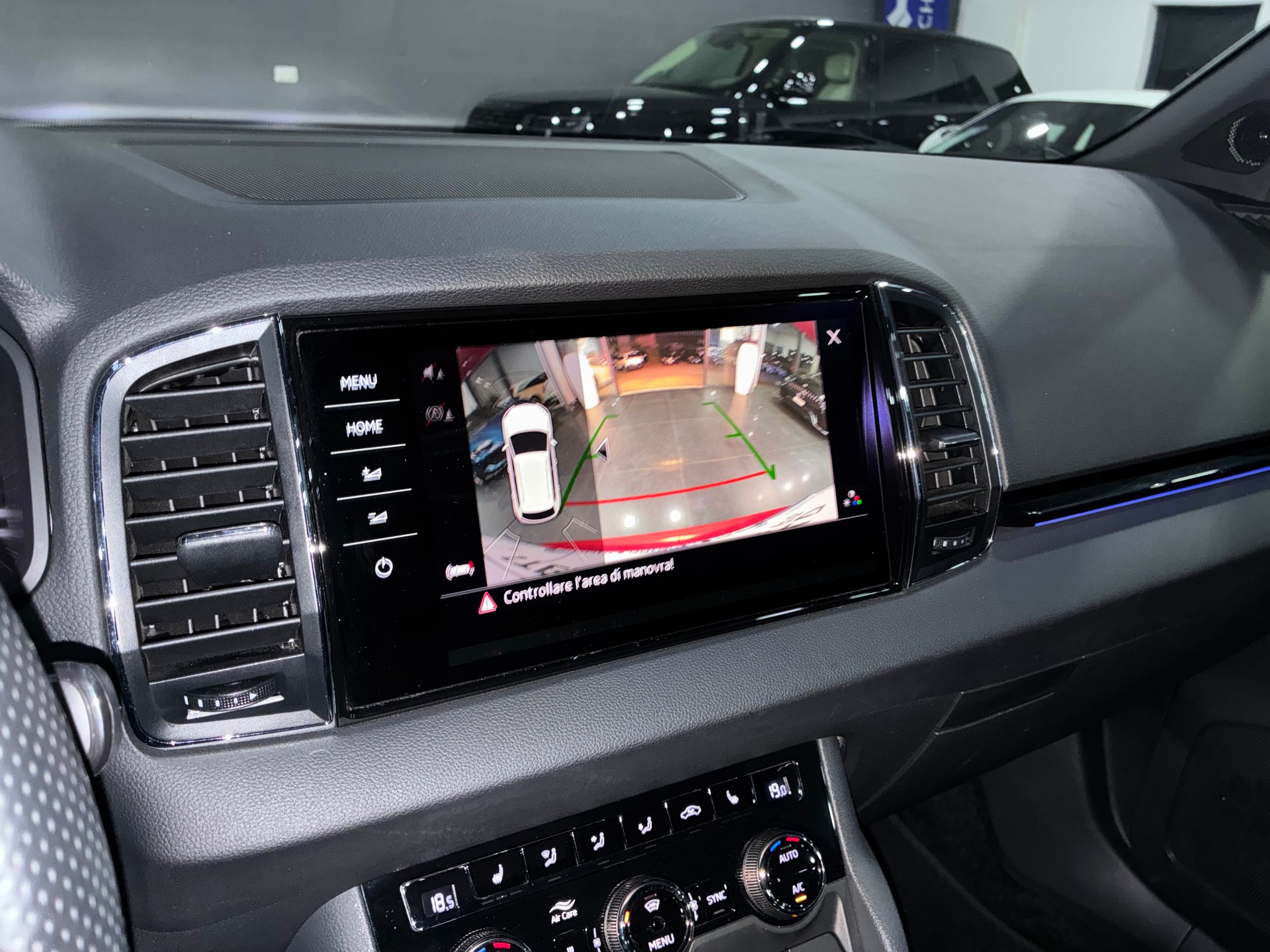 SKODA Karoq 2.0 TDI SCR SportLine 4x4 DSG-image-13