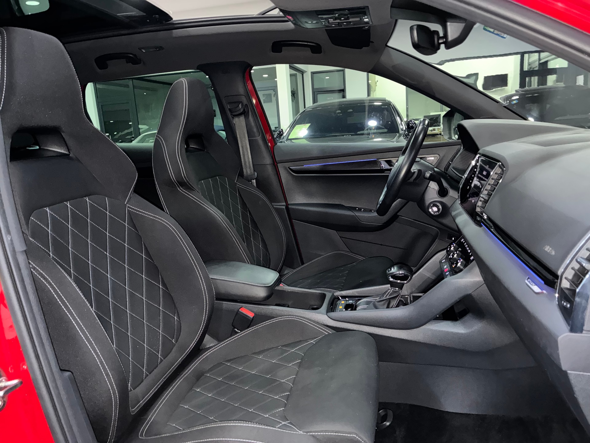 SKODA Karoq 2.0 TDI SCR SportLine 4x4 DSG-image-9