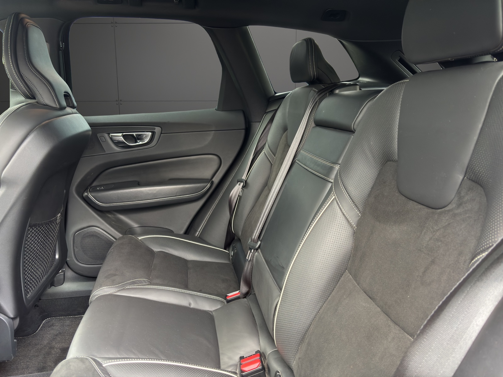 VOLVO XC60 T6 AWD R-Design Geartronic-image-11