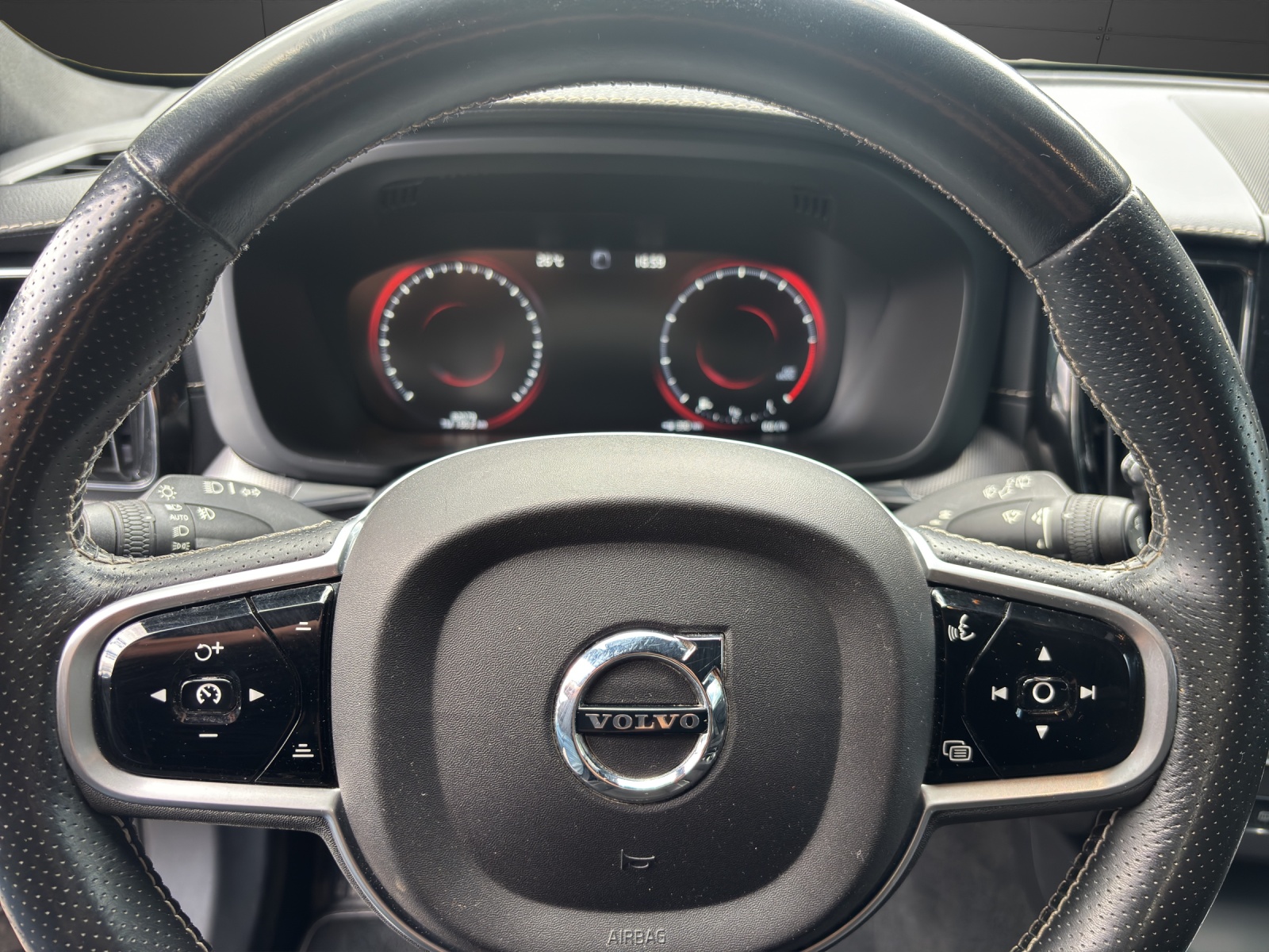 VOLVO XC60 T6 AWD R-Design Geartronic-image-6