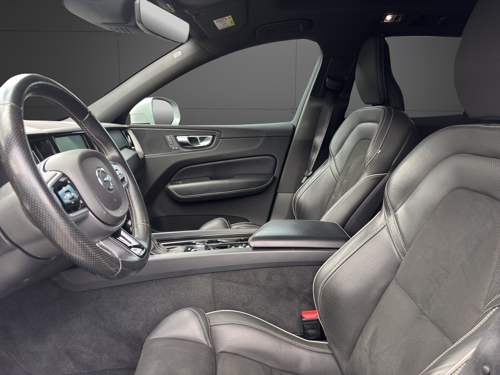 VOLVO XC60 T6 AWD R-Design Geartronic-image-2