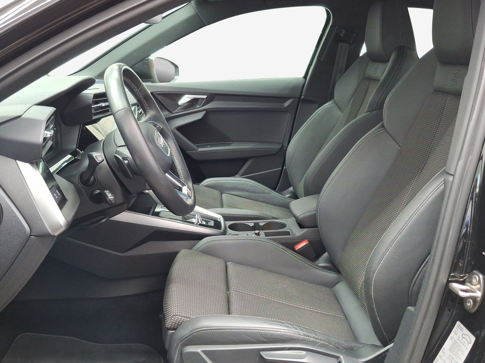 AUDI A3 Limousine 35 TFSI S-Line Attraction S-tronic-image-7