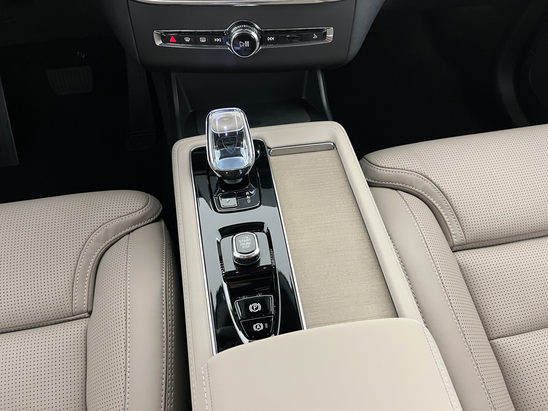 VOLVO XC90 2.0 T8 TE Ultra Dark eAWD-image-14