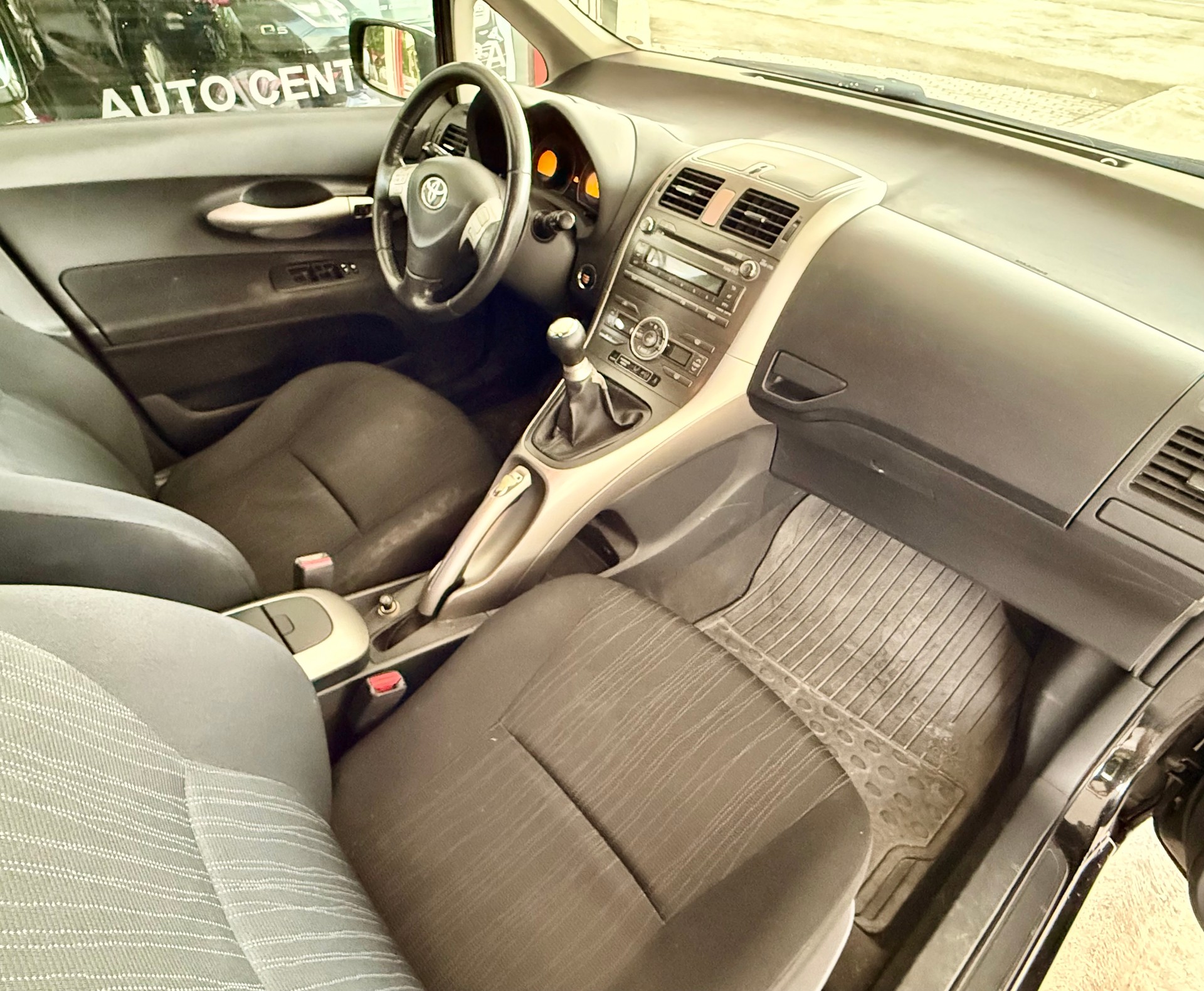 TOYOTA Auris 1.6 Style-image-7