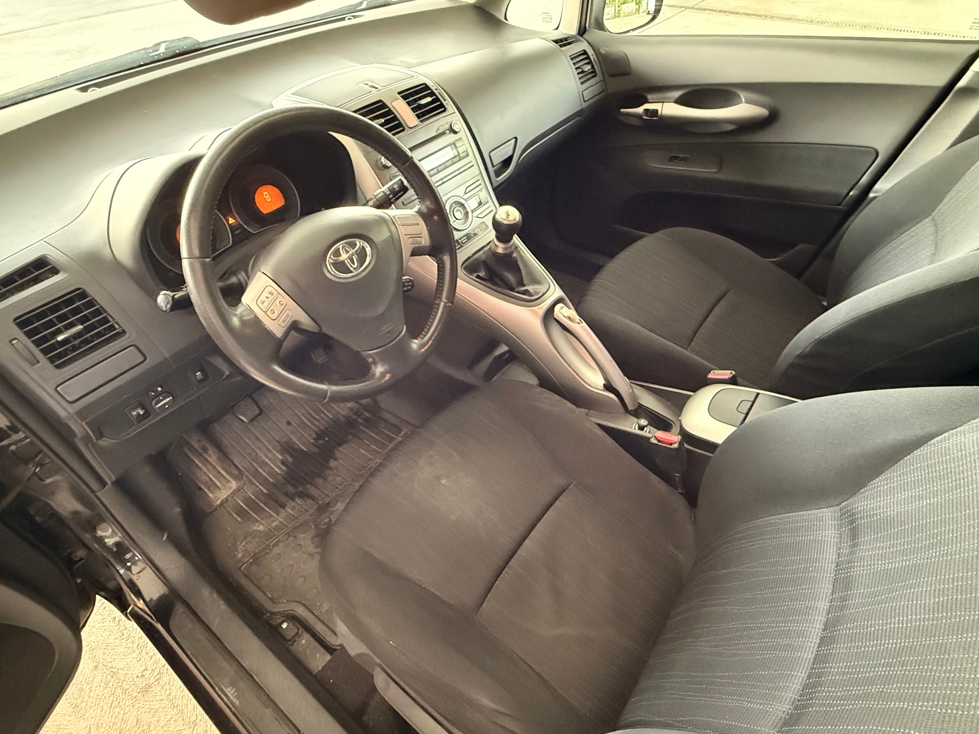 TOYOTA Auris 1.6 Style-image-6
