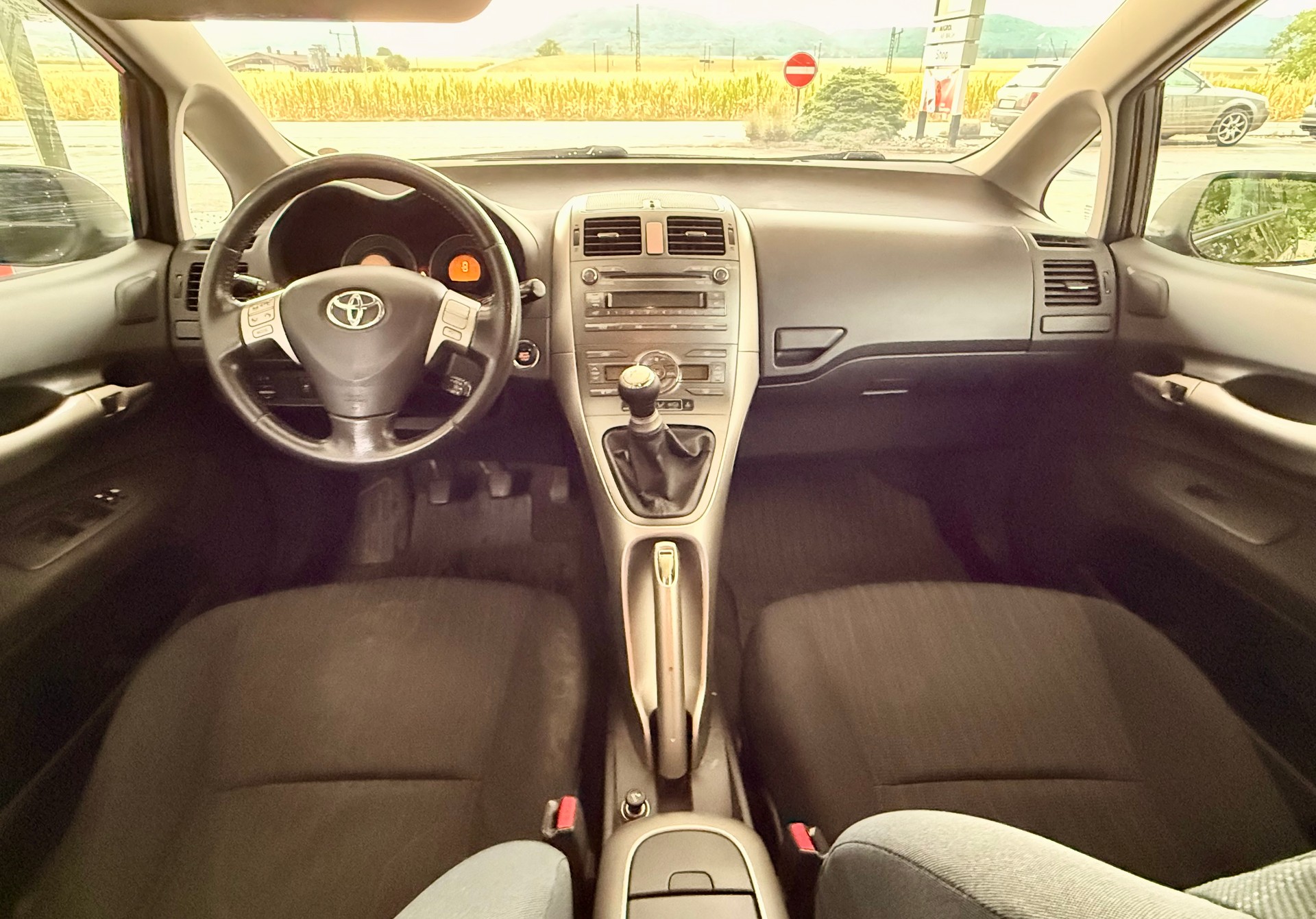 TOYOTA Auris 1.6 Style-image-8