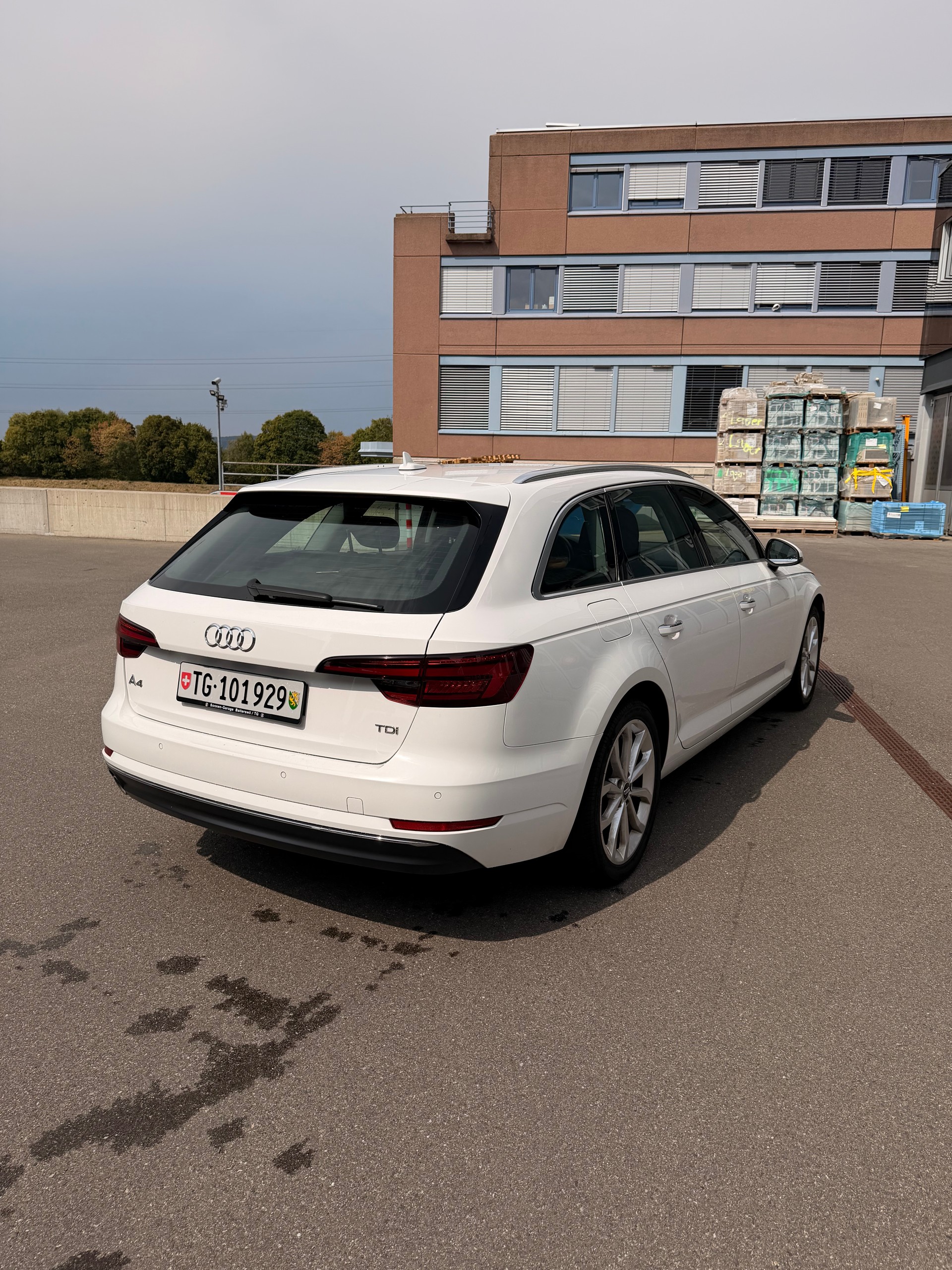 AUDI 2.0 TDI 150 Design S-Tronic-image-1