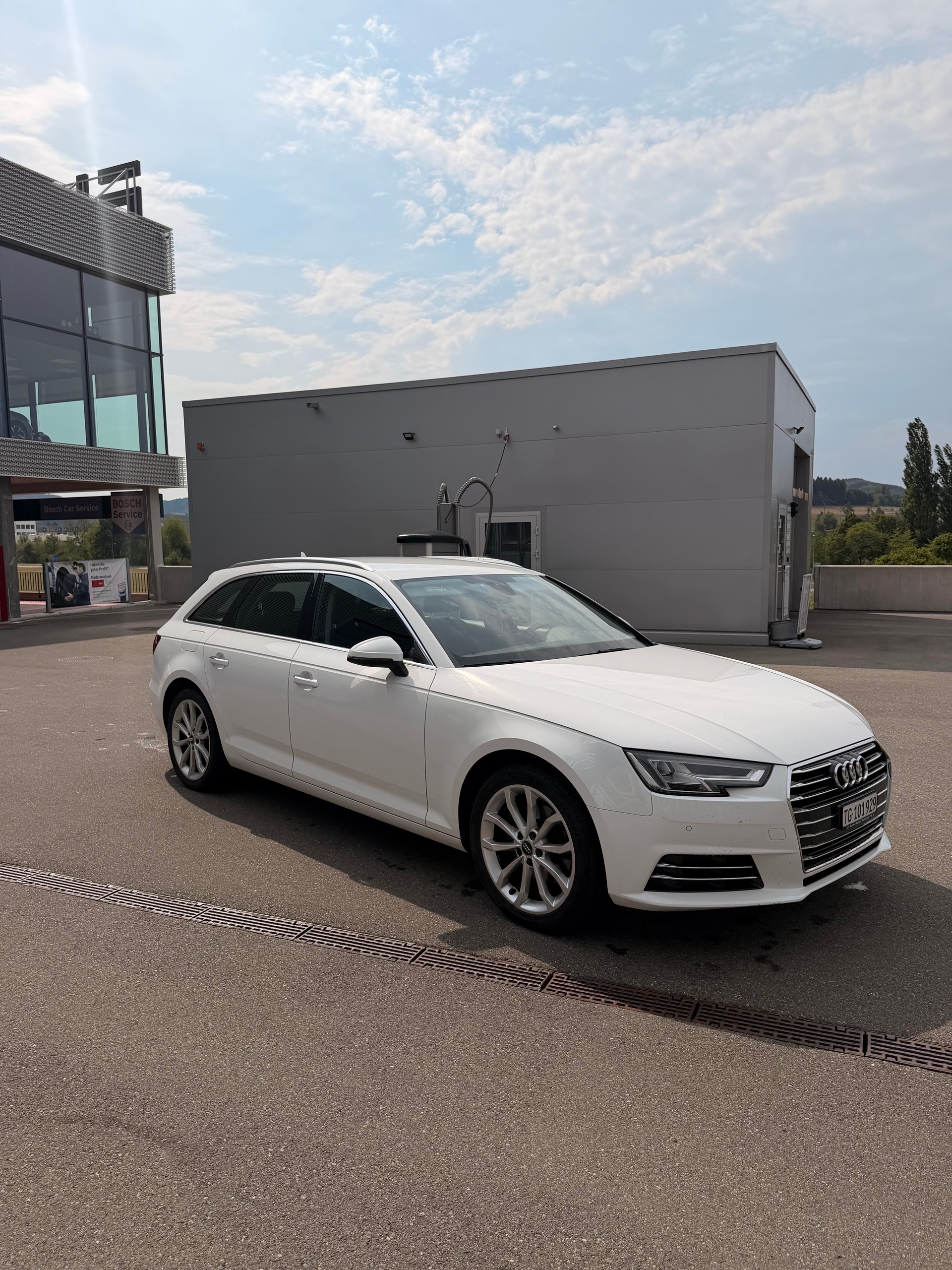 AUDI 2.0 TDI 150 Design S-Tronic-image-0