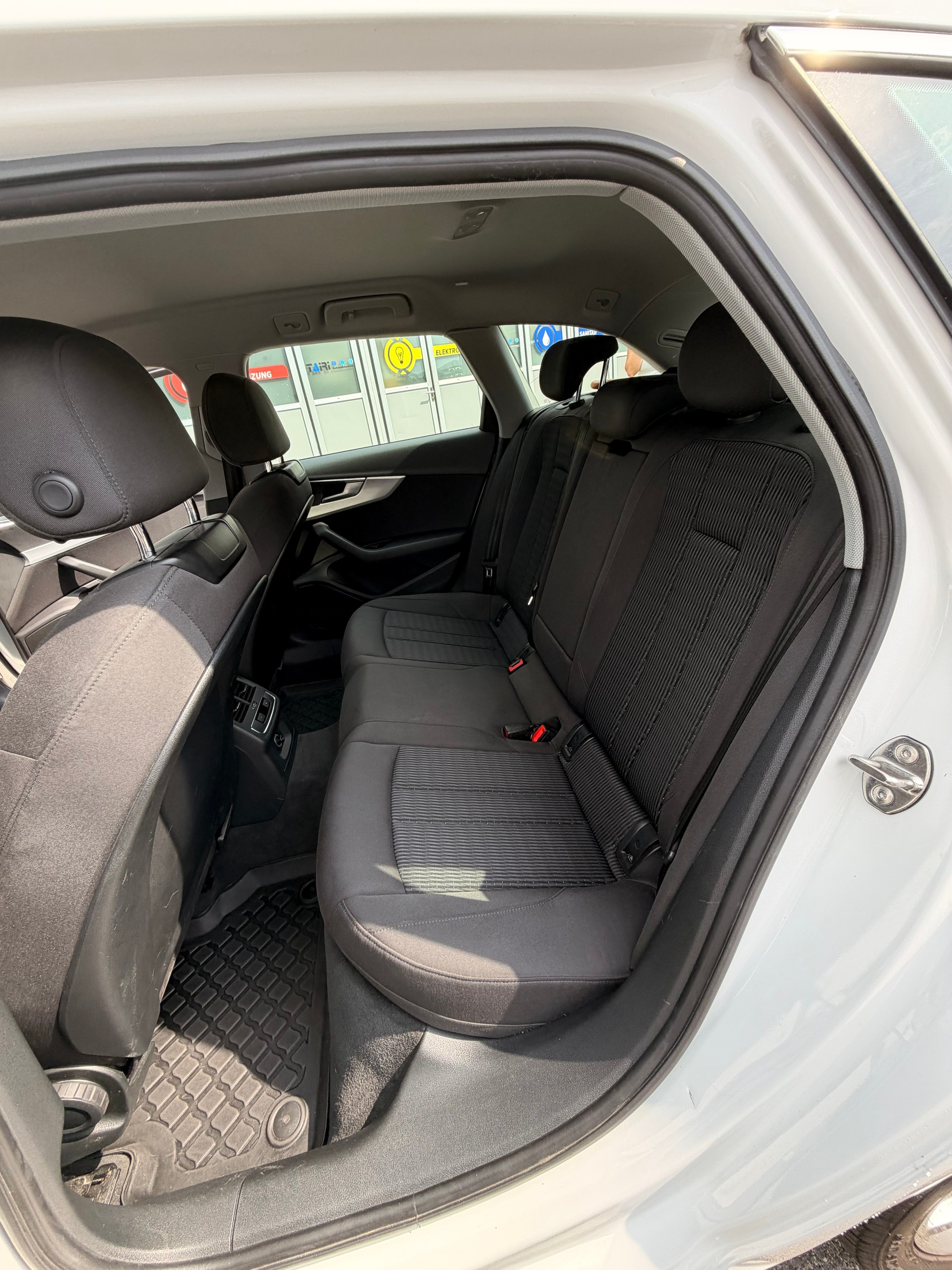 AUDI 2.0 TDI 150 Design S-Tronic-image-3