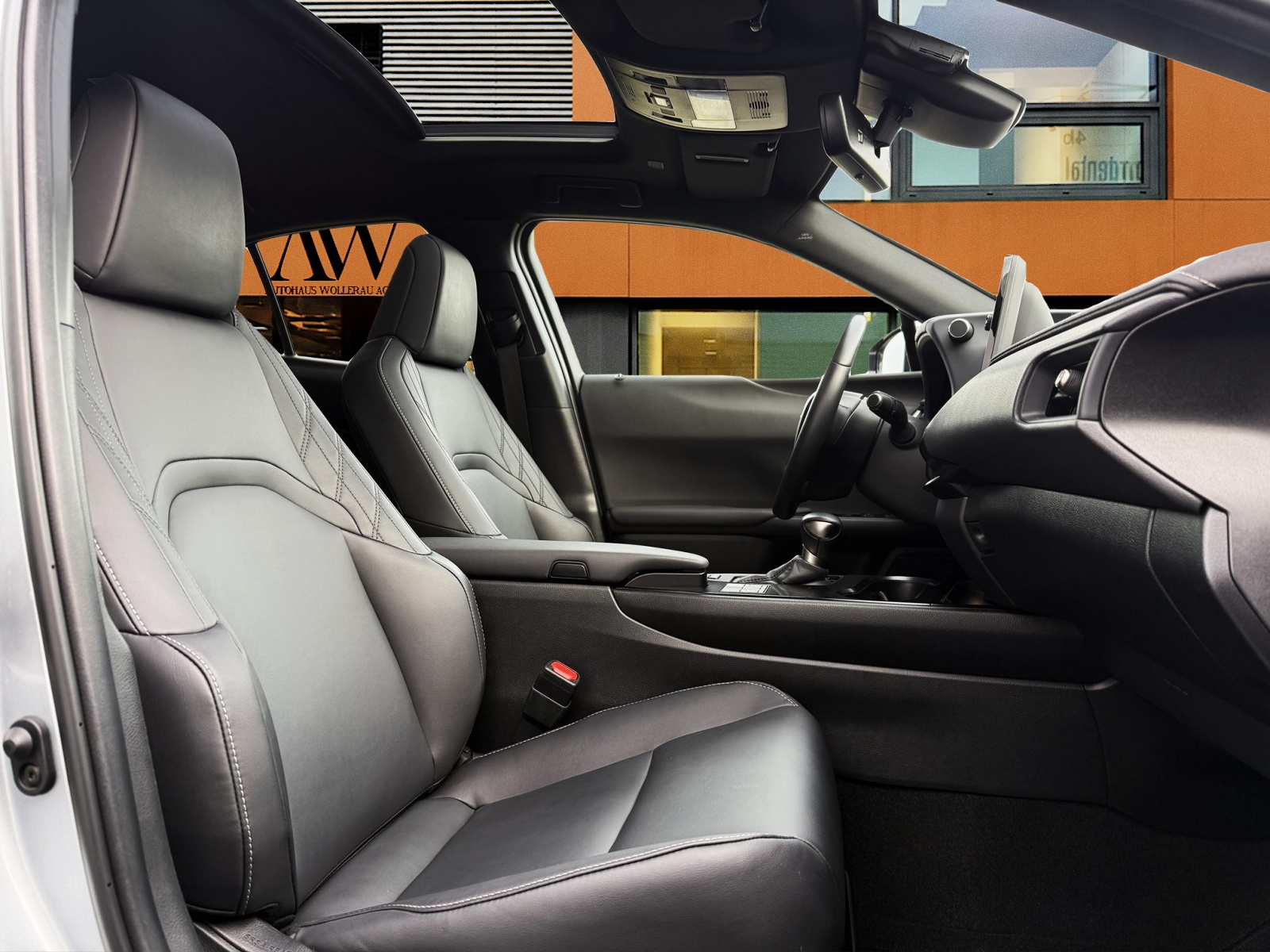 LEXUS UX 250h F-Line / CH Auslieferung-image-12