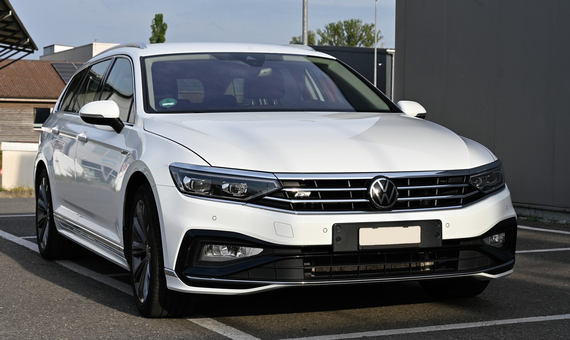 VW PASSAT Variant 2.0 Diesel 200PS Allrad Elegance-image-0