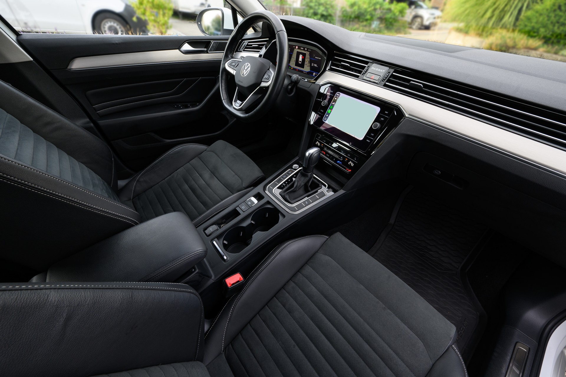 VW PASSAT Variant 2.0 Diesel 200PS Allrad Elegance-image-3