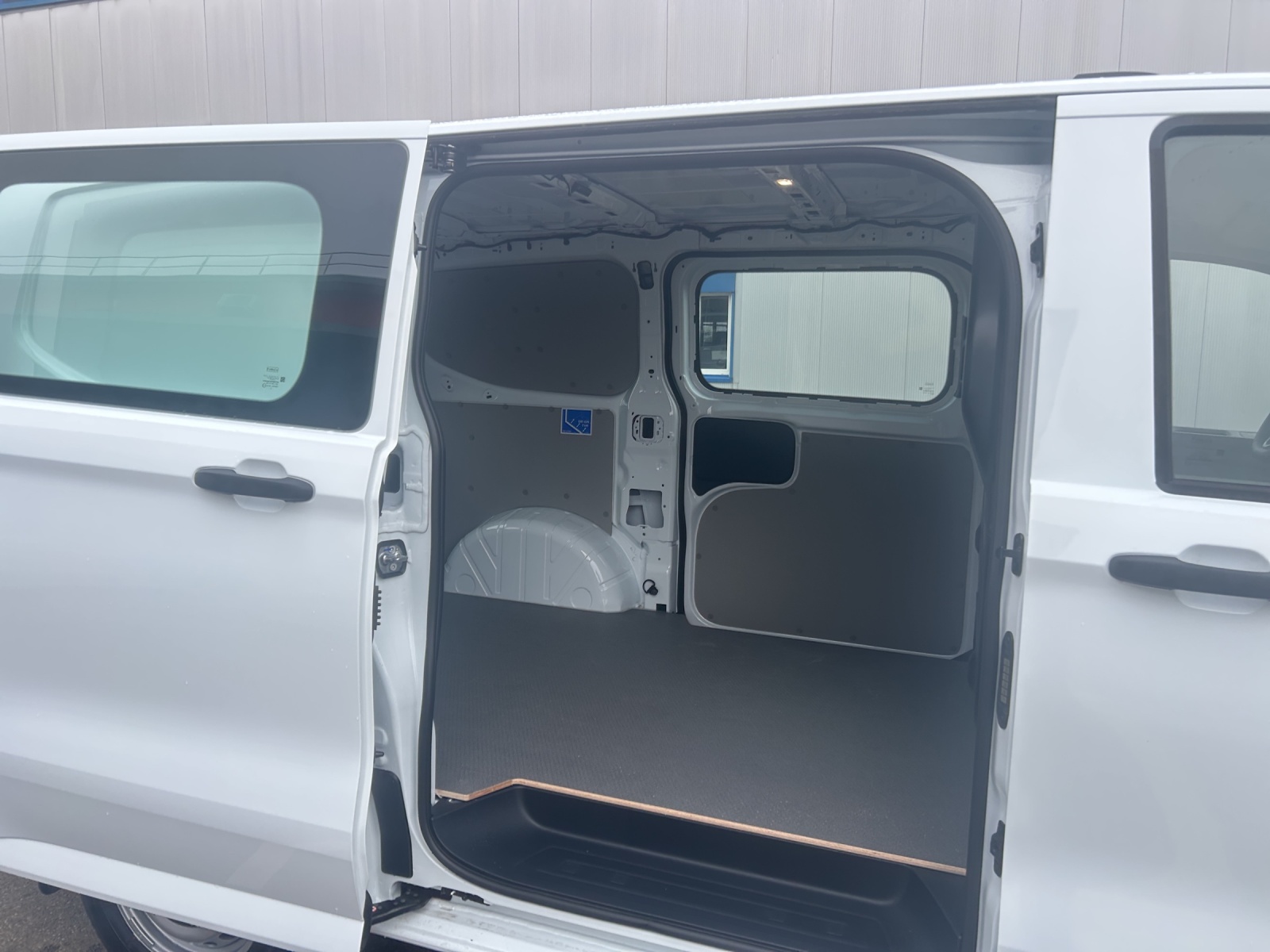 VW Transporter 2.0 TDI 4Motion Automat *Flügeltüren * 2-Schiebetüren *-image-10