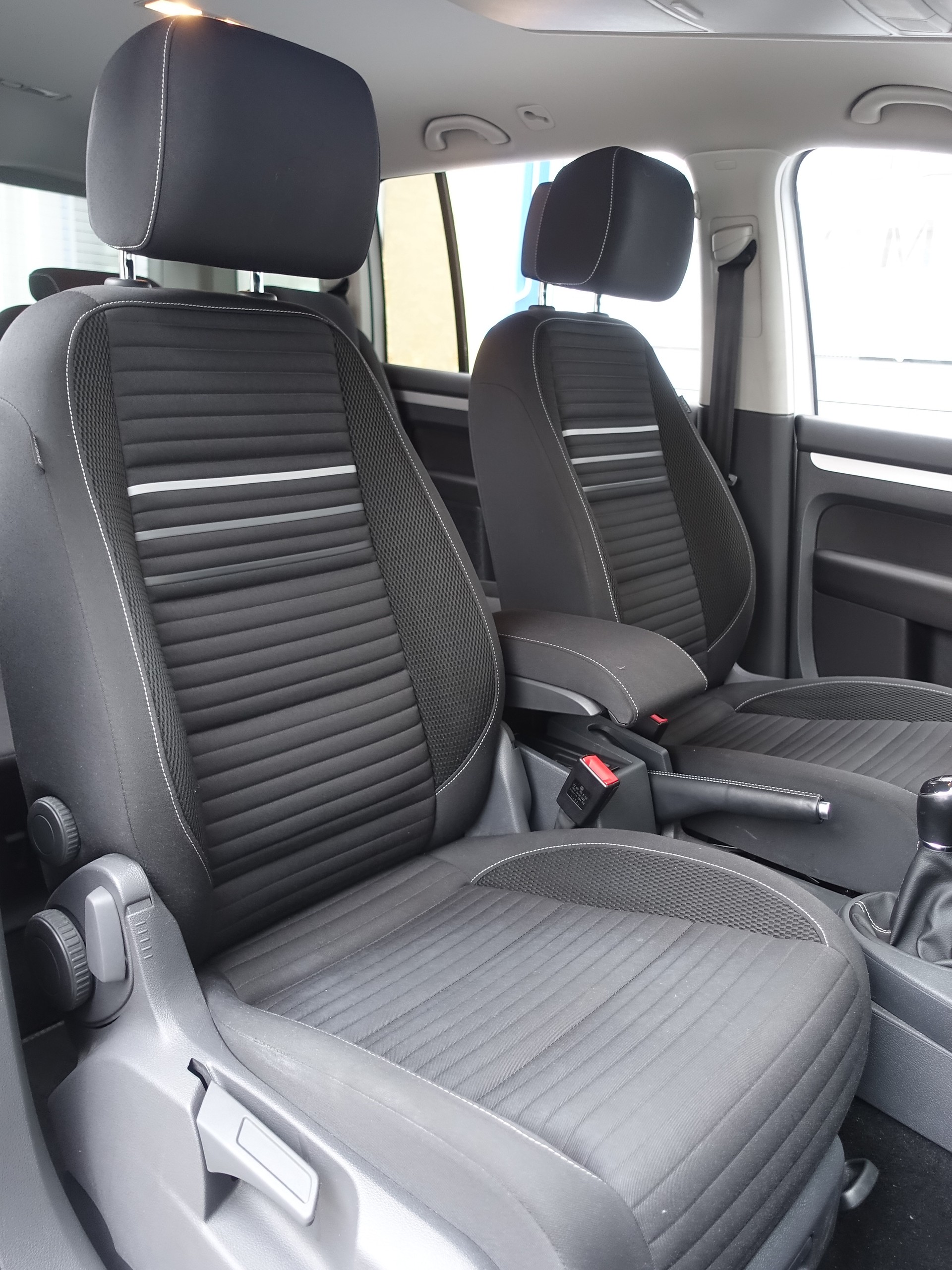 VW Touran 1.4 TSI Cup-image-9