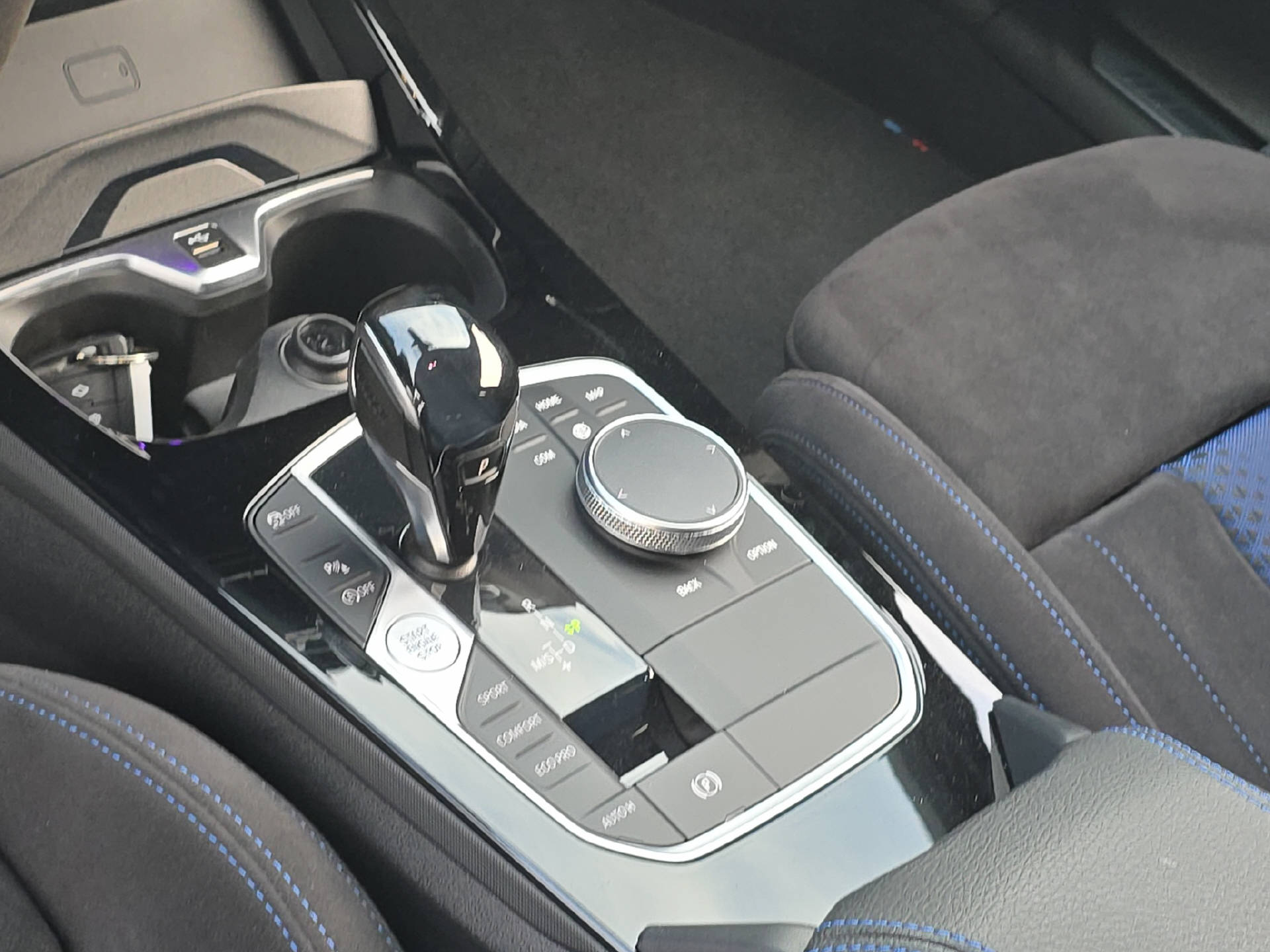 BMW M135i xDrive ** Frisch ab MFK & 12 Monate GARANTIE **-image-16