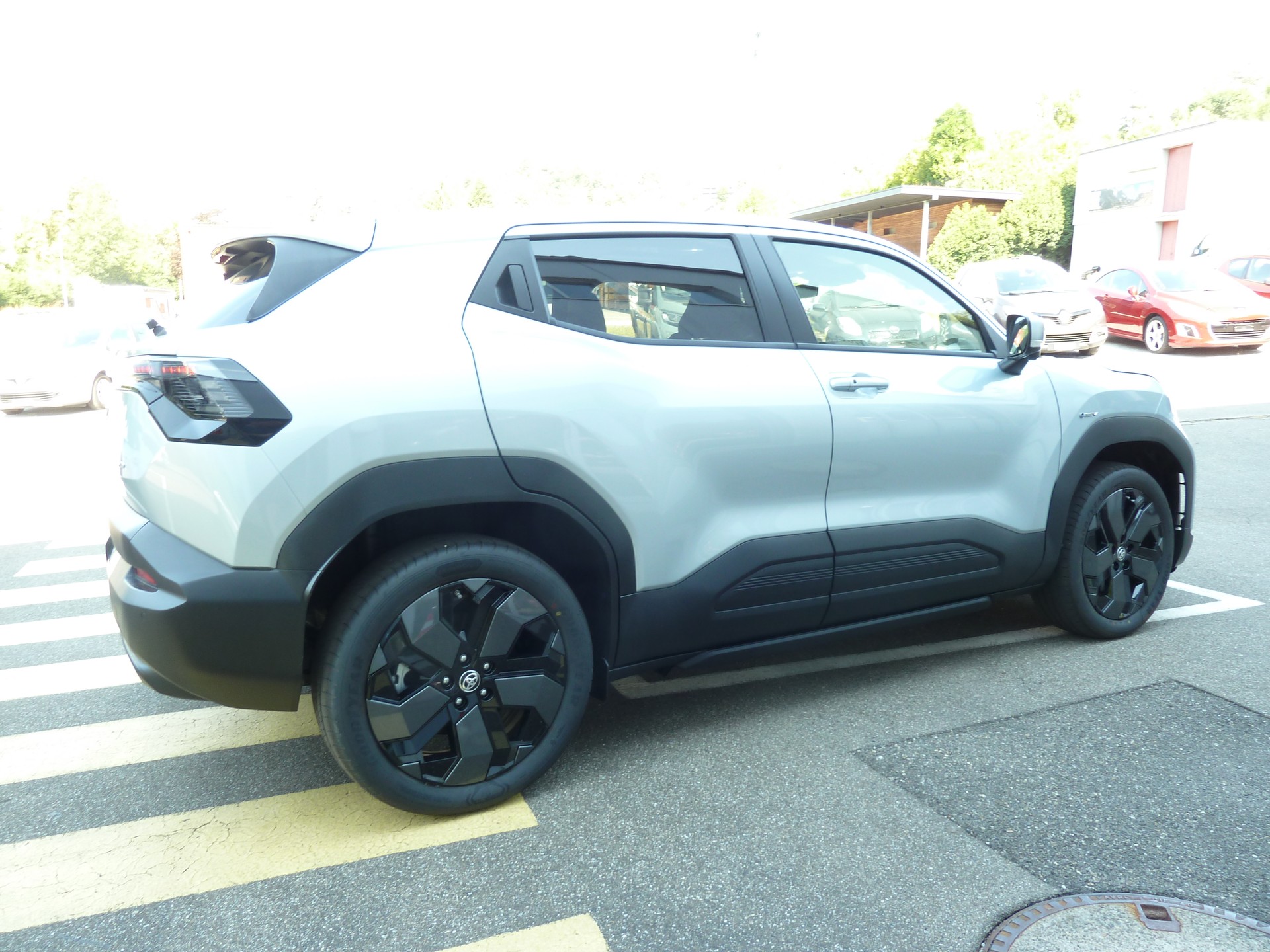 TOYOTA Urban Cruiser 61 kWh Premium AWD-image-9