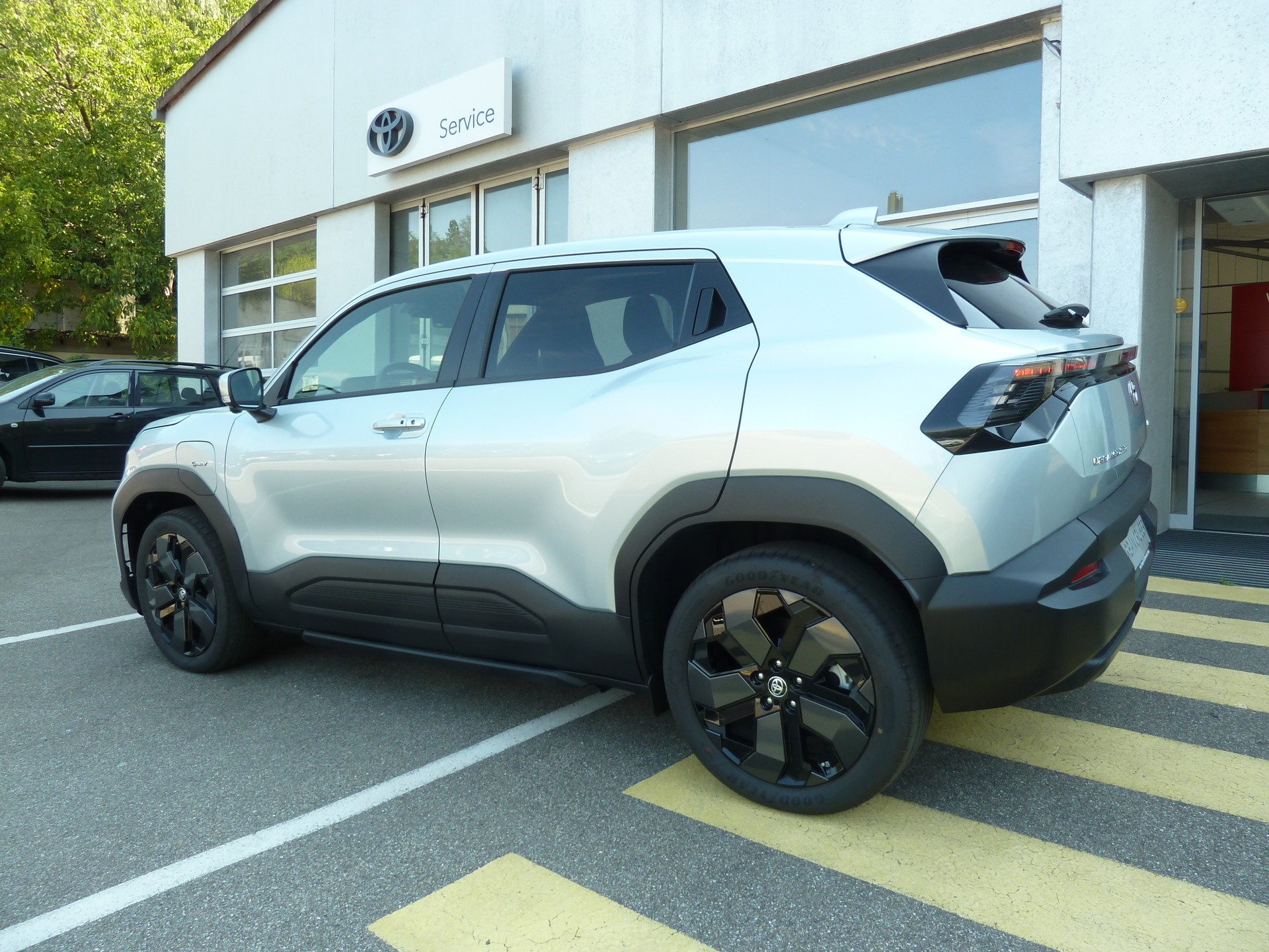TOYOTA Urban Cruiser 61 kWh Premium AWD-image-5