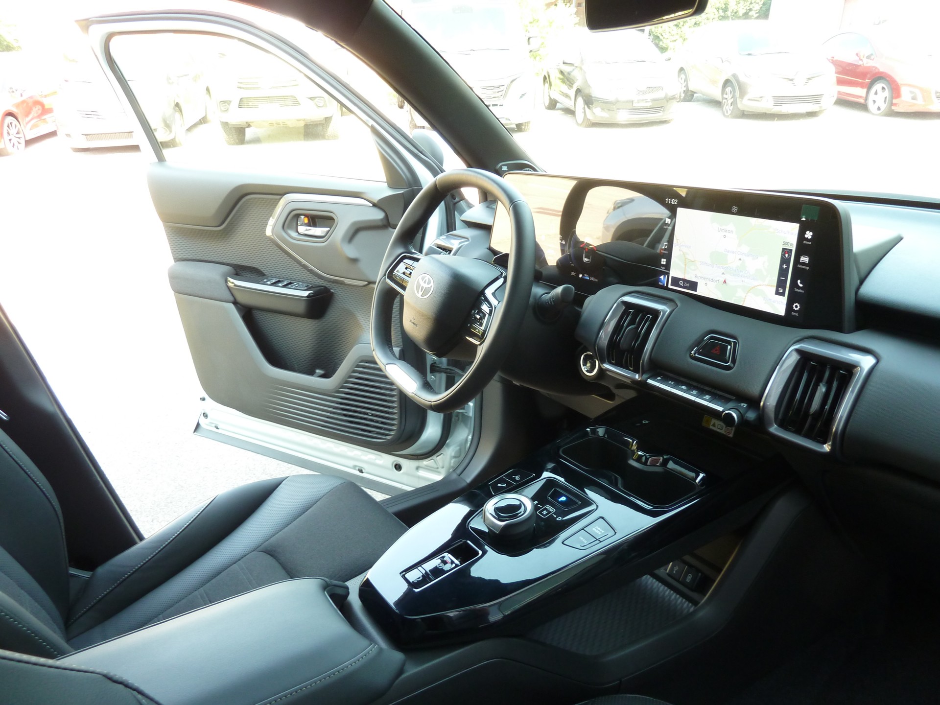 TOYOTA Urban Cruiser 61 kWh Premium AWD-image-17
