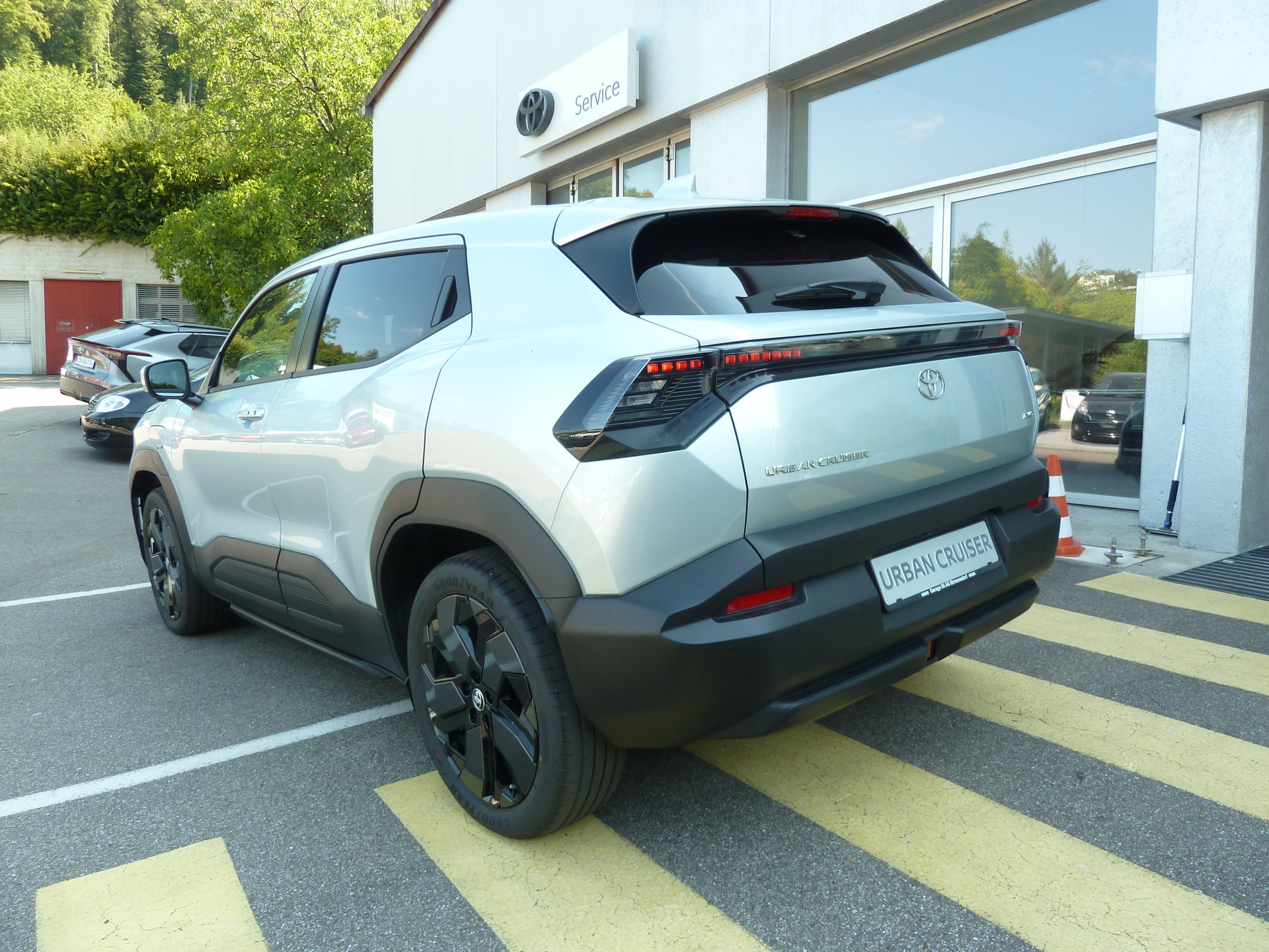 TOYOTA Urban Cruiser 61 kWh Premium AWD-image-6