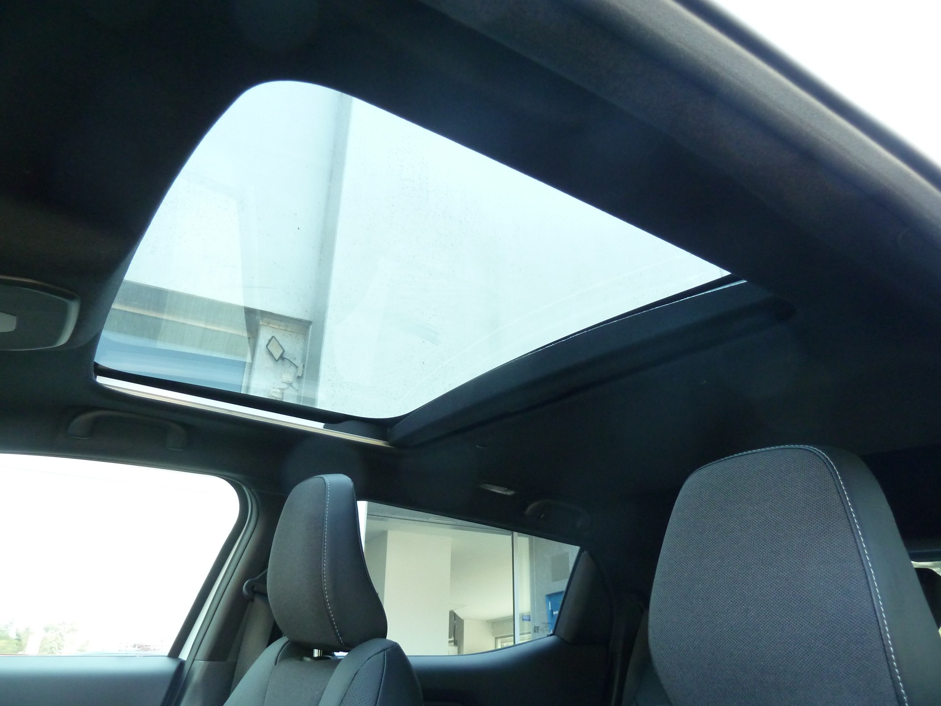 TOYOTA Urban Cruiser 61 kWh Premium AWD-image-14
